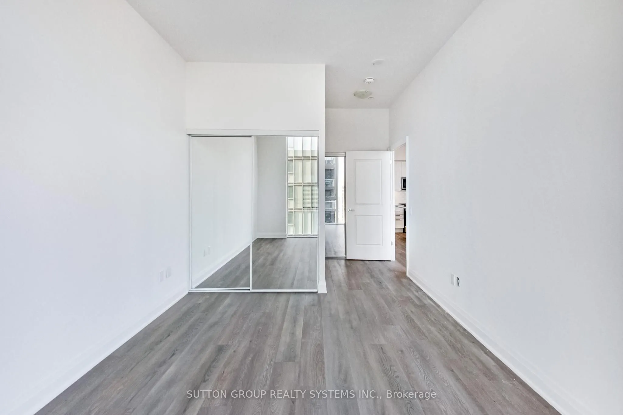 10 Gatineau Drive #1704