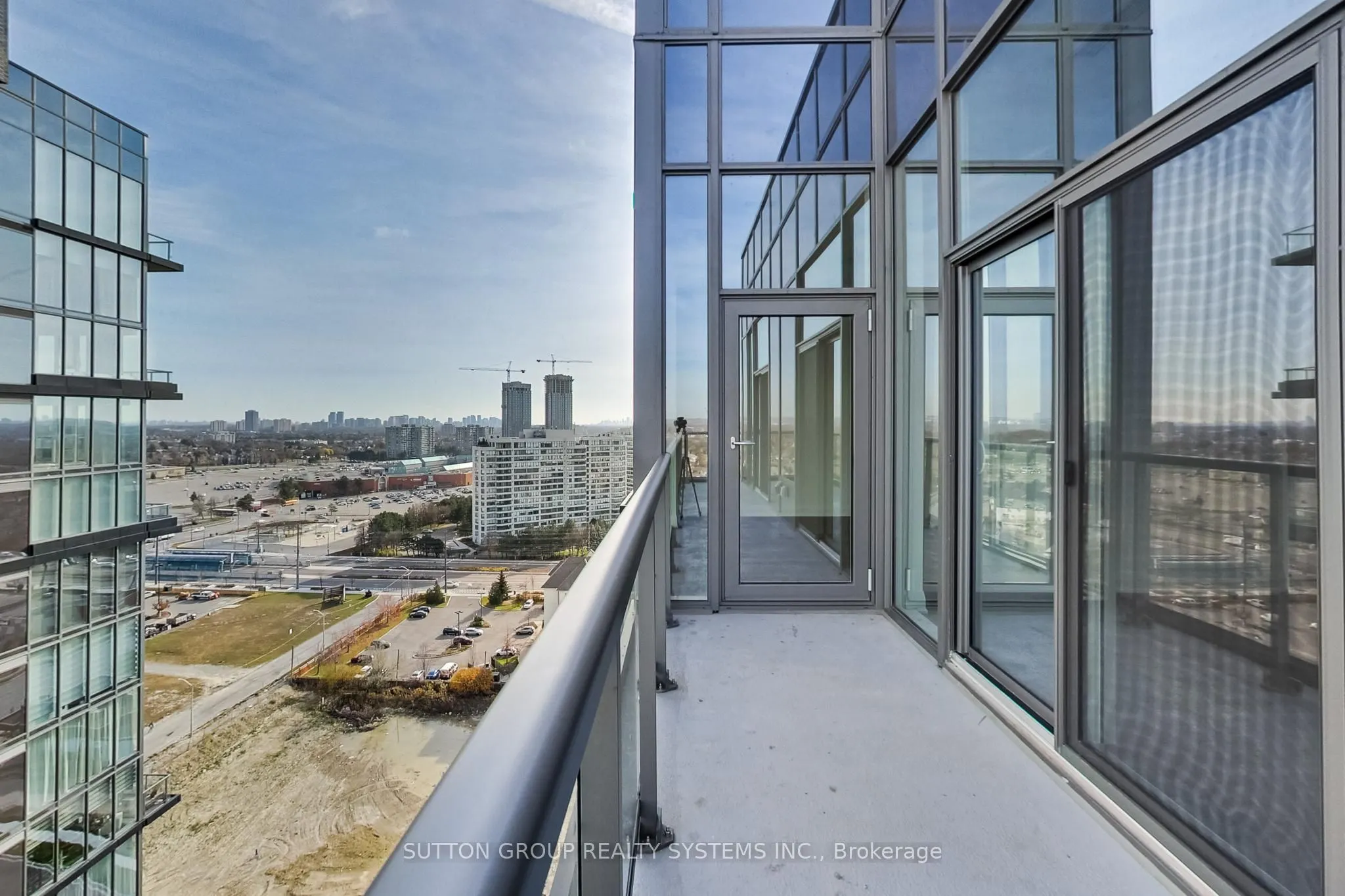 10 Gatineau Drive #1704