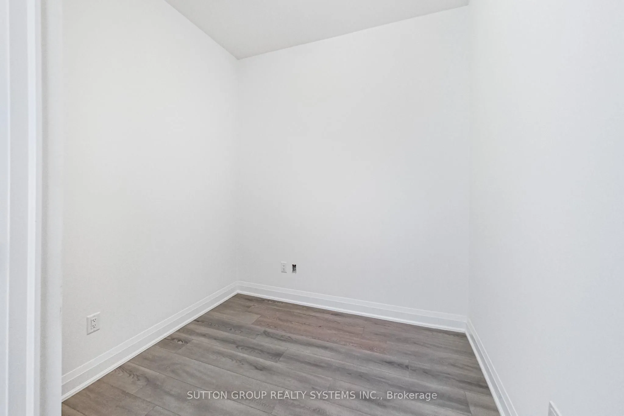 10 Gatineau Drive #1704