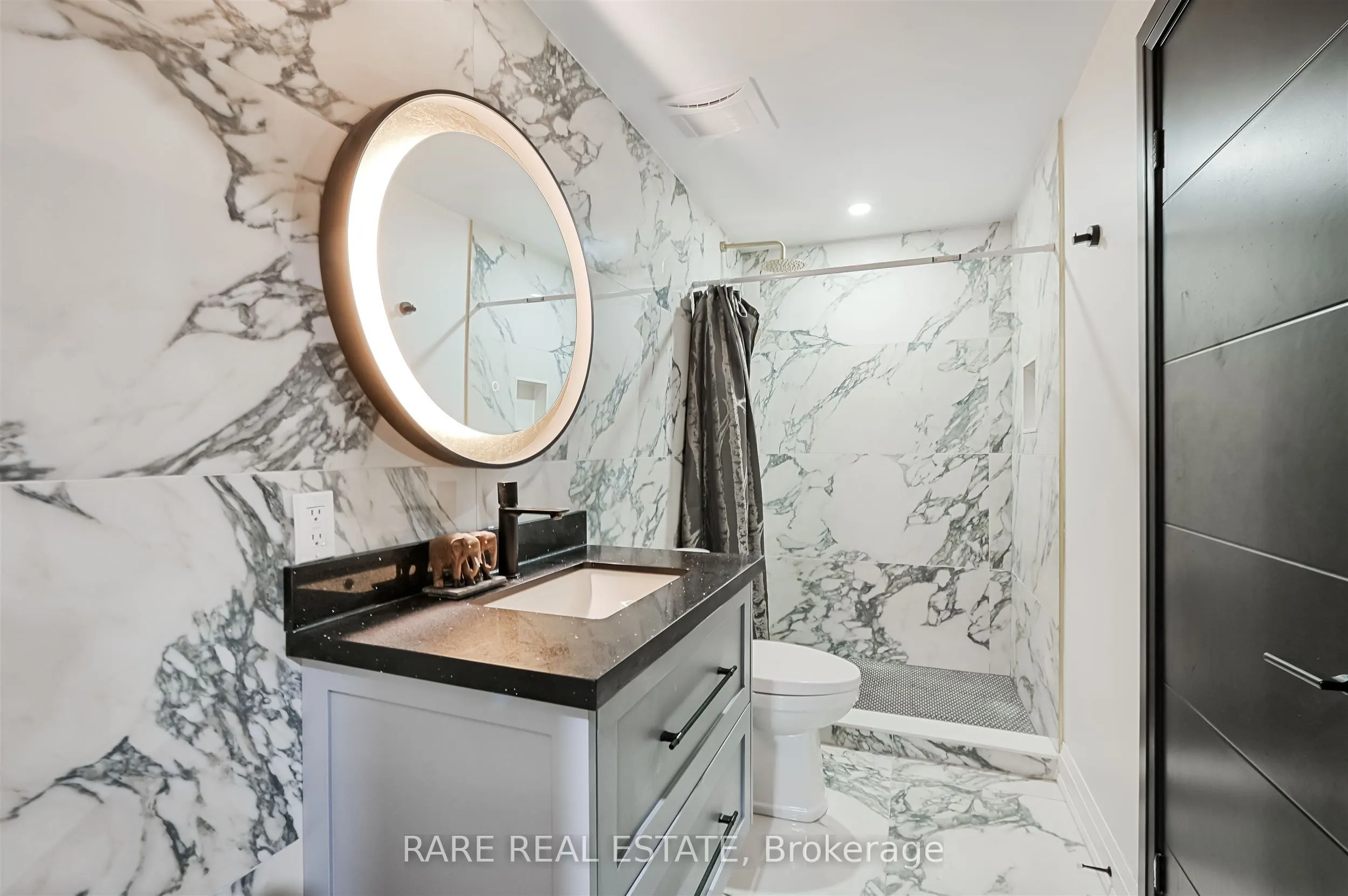 32 Bradfield Avenue W