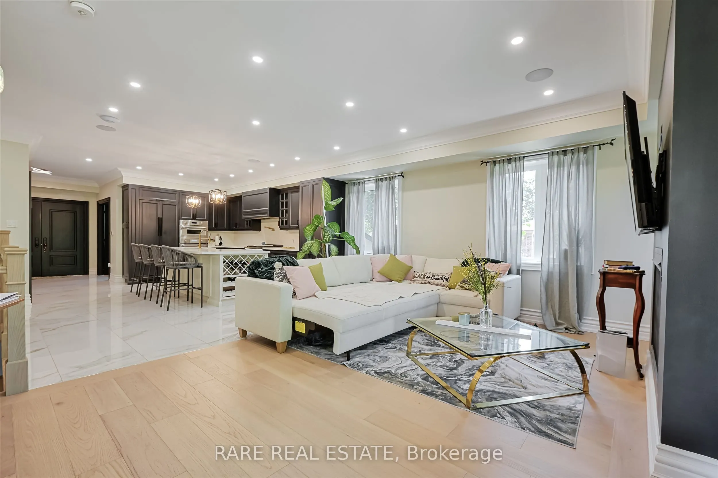 32 Bradfield Avenue W