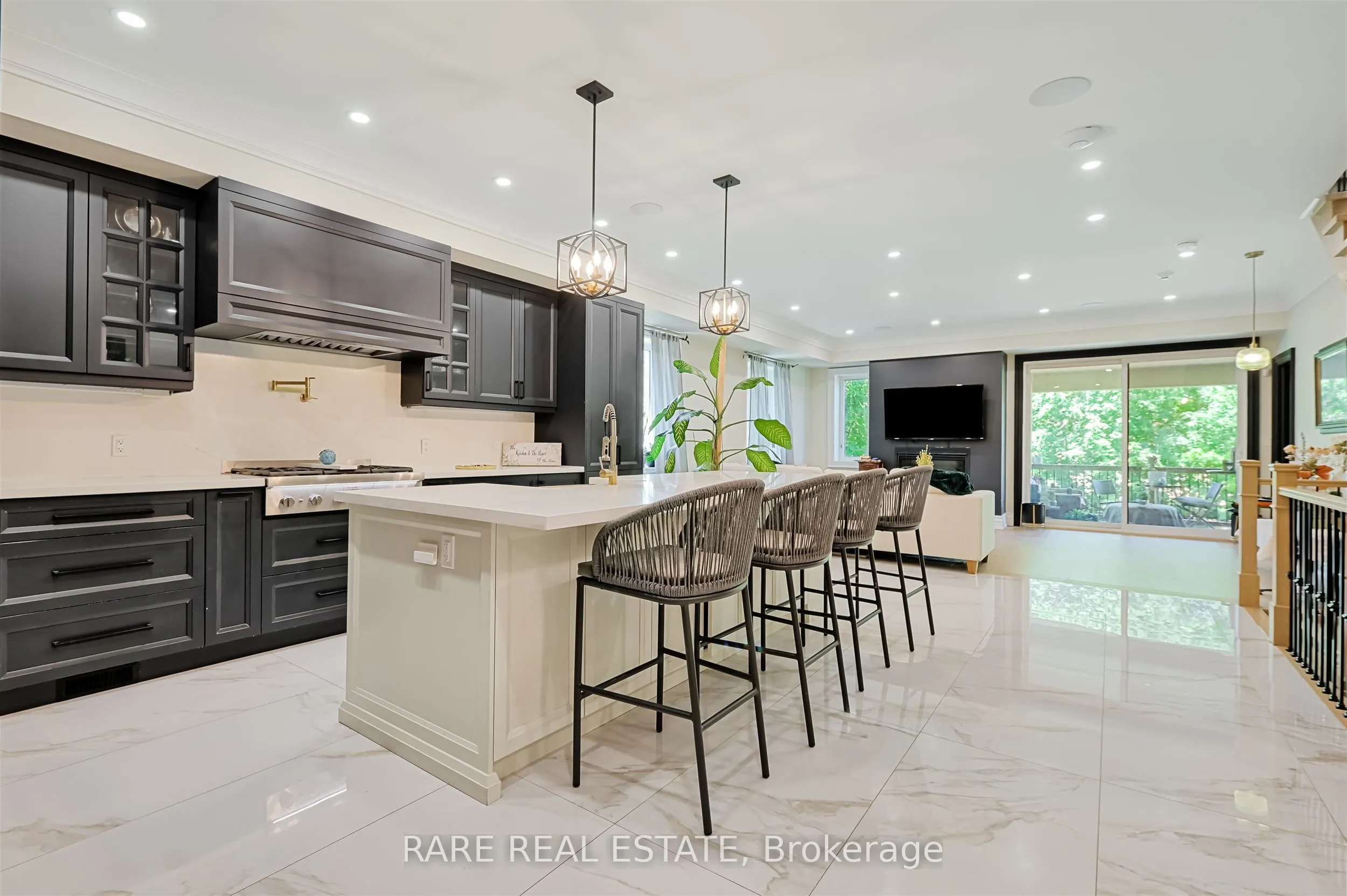 32 Bradfield Avenue W