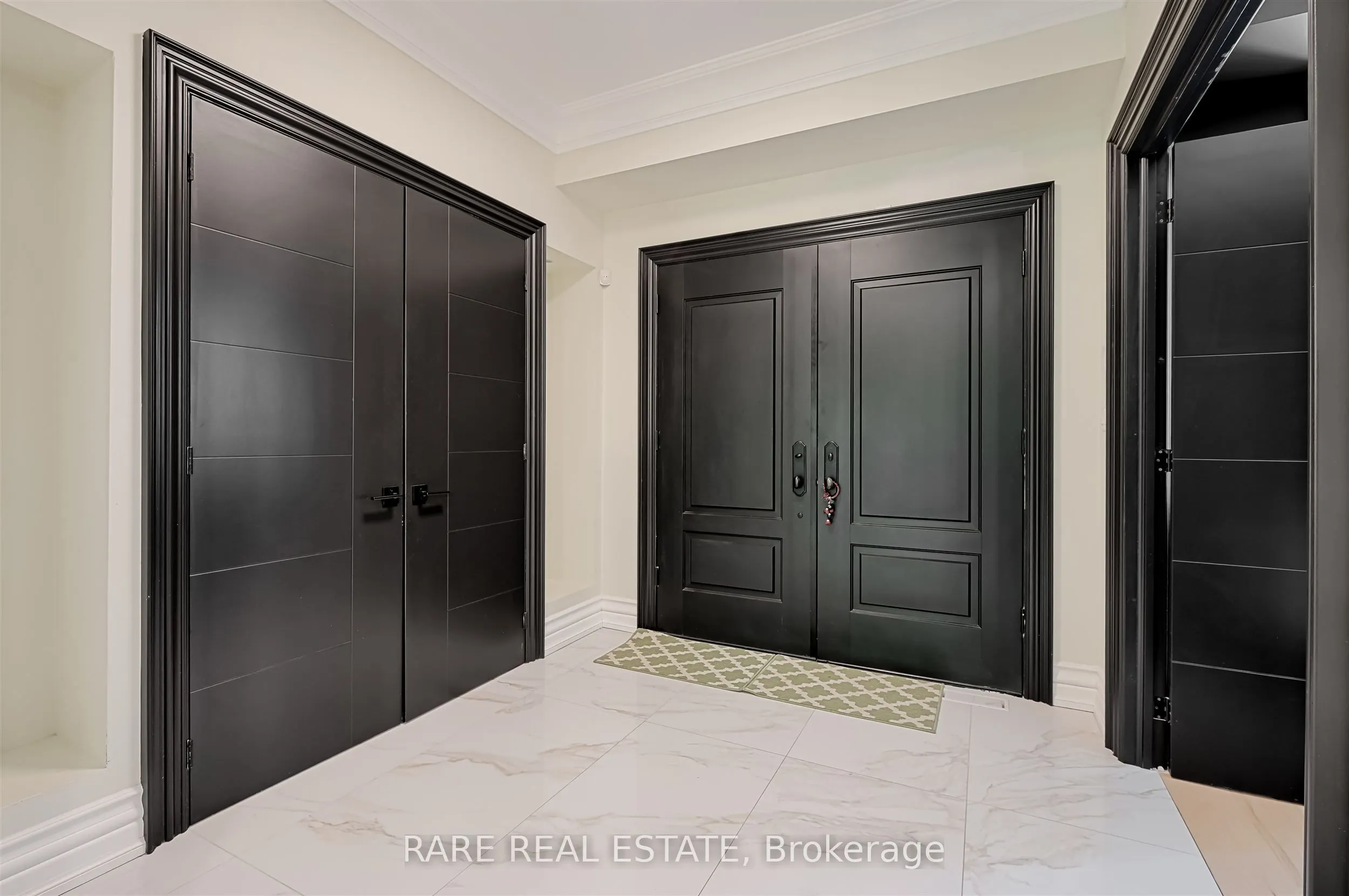 32 Bradfield Avenue W
