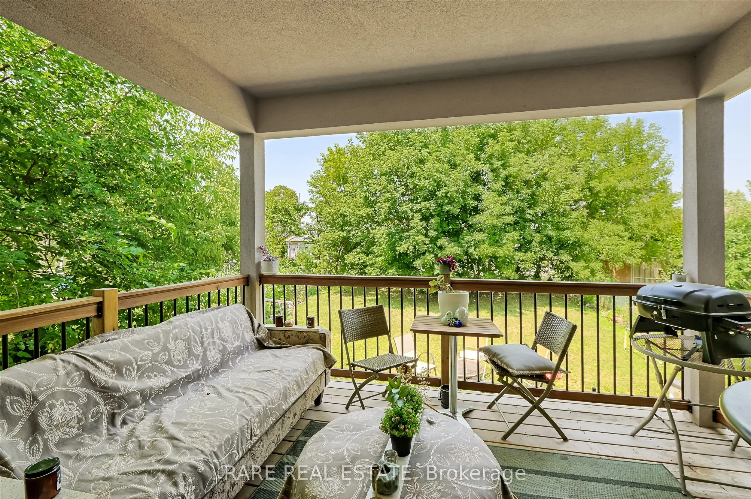 32 Bradfield Avenue W