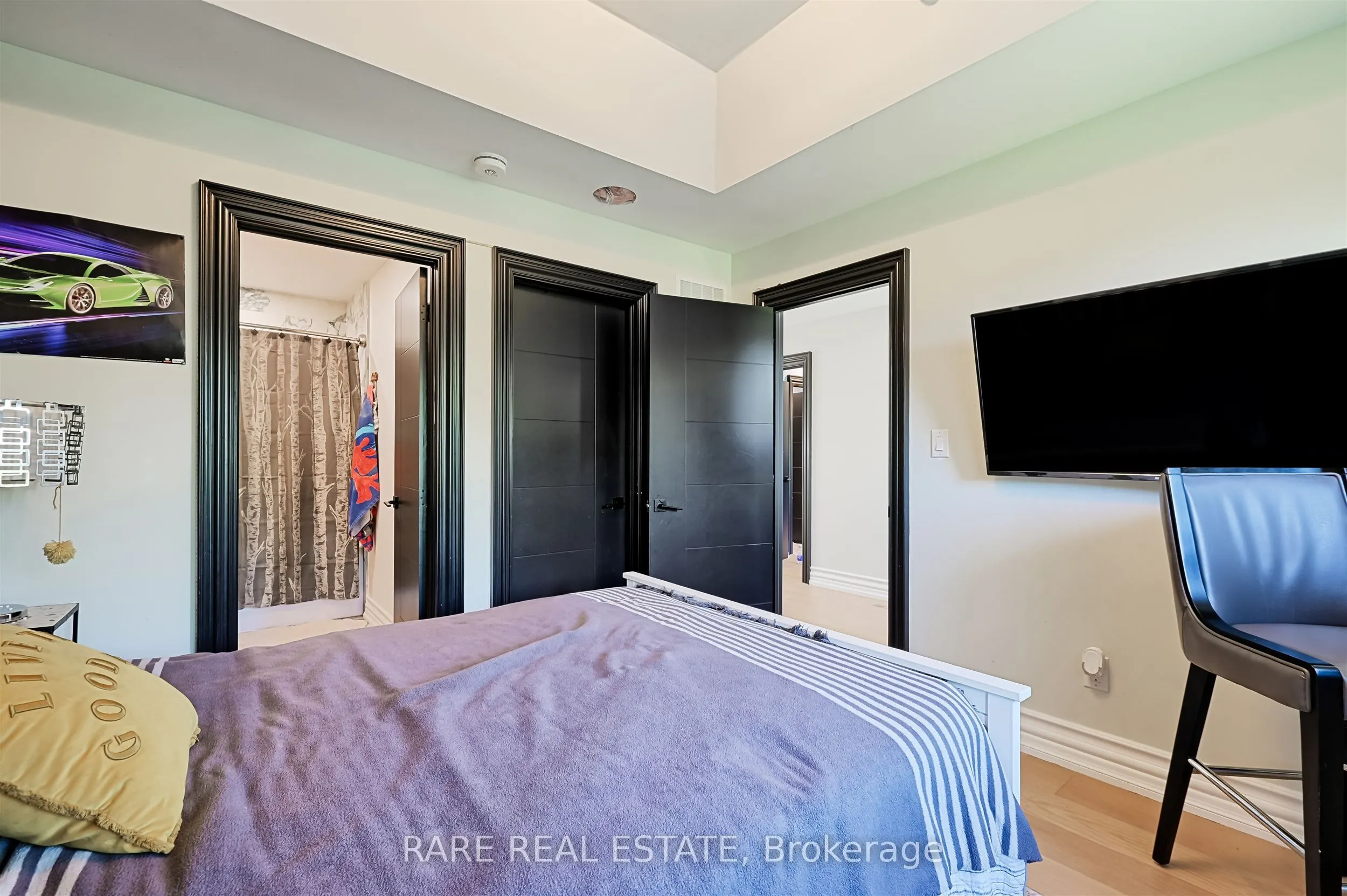 32 Bradfield Avenue W