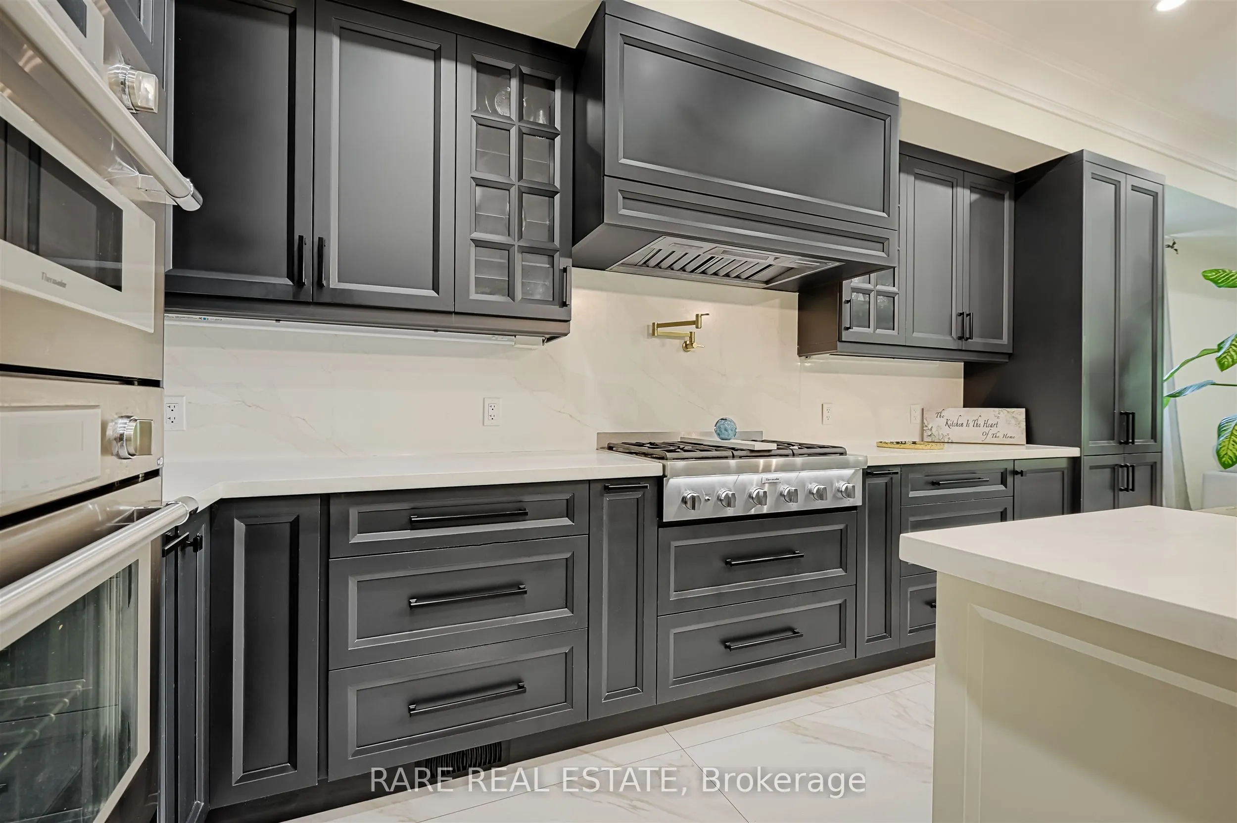 32 Bradfield Avenue W