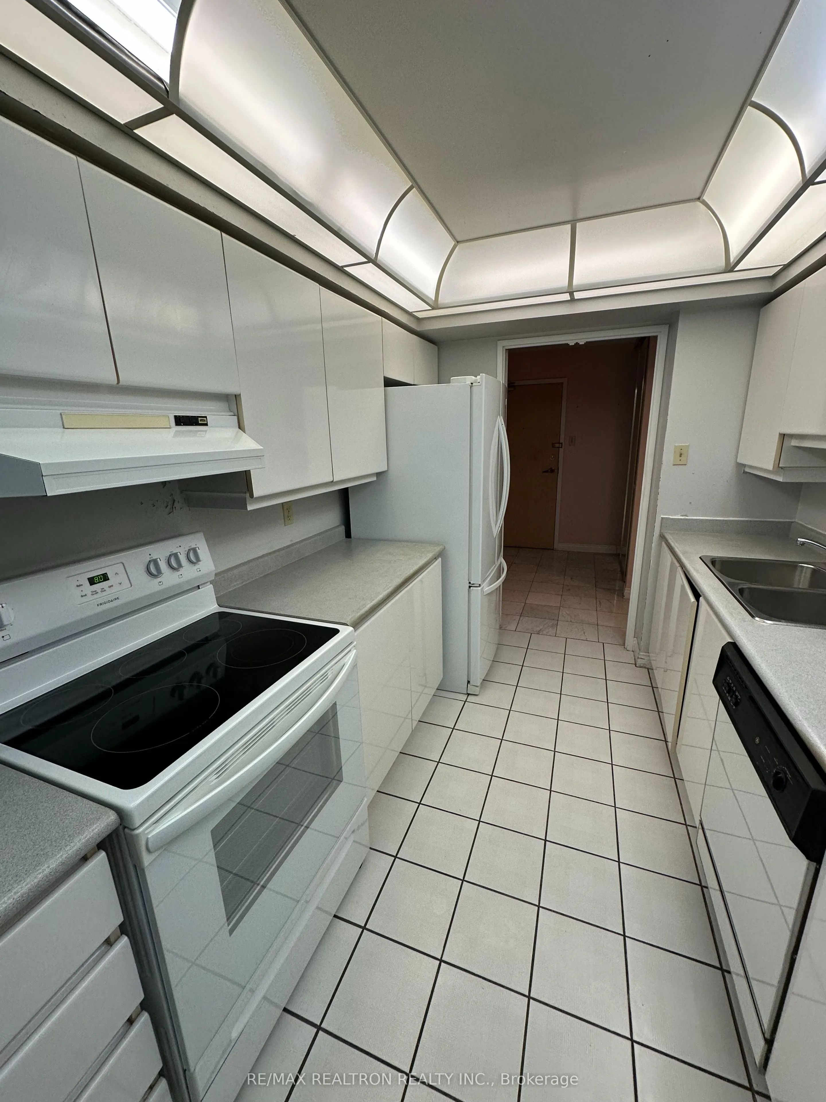 7 Townsgate Drive #1206