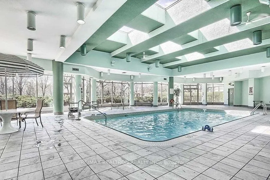 7 Townsgate Drive #1206
