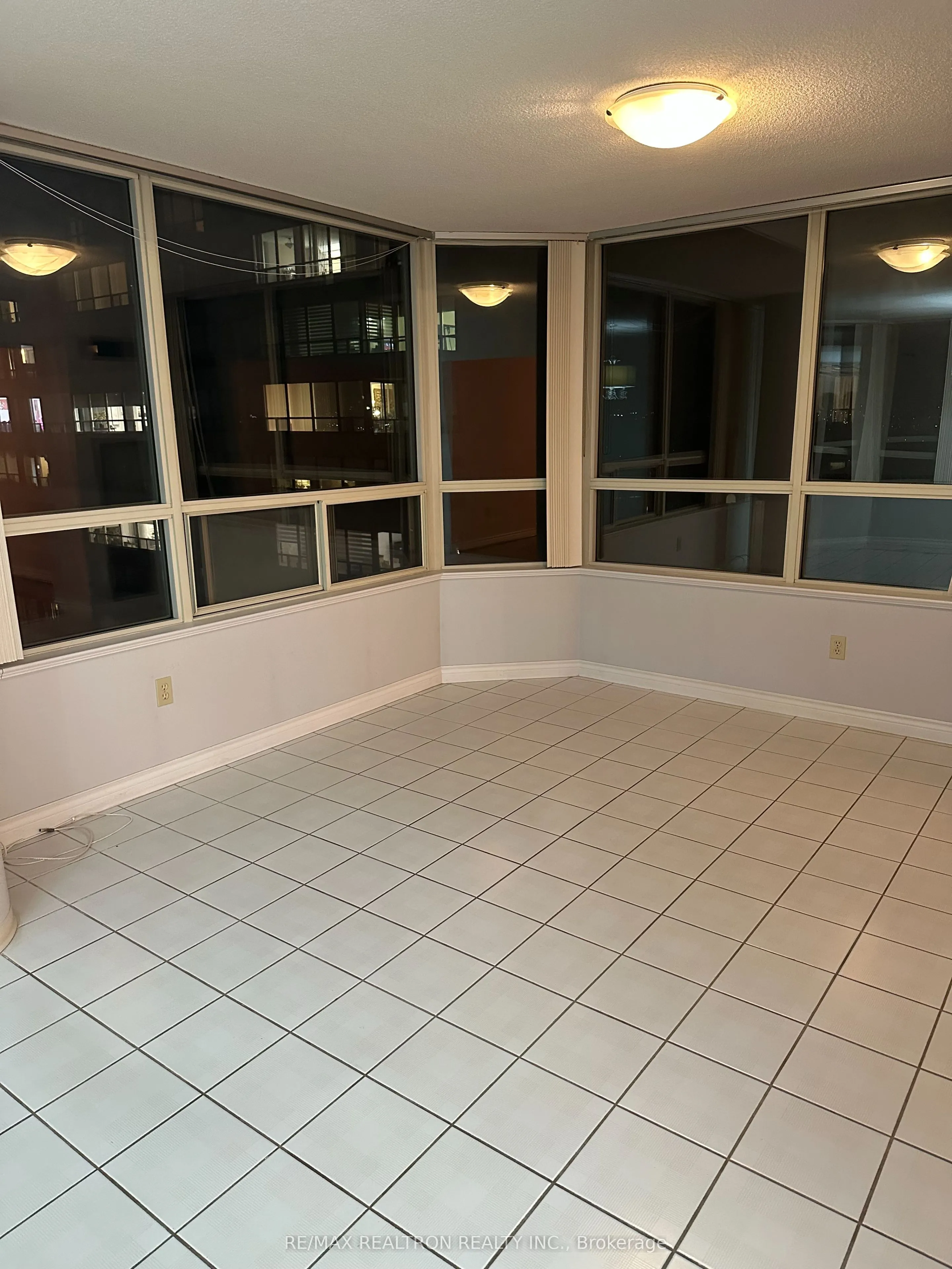 7 Townsgate Drive #1206
