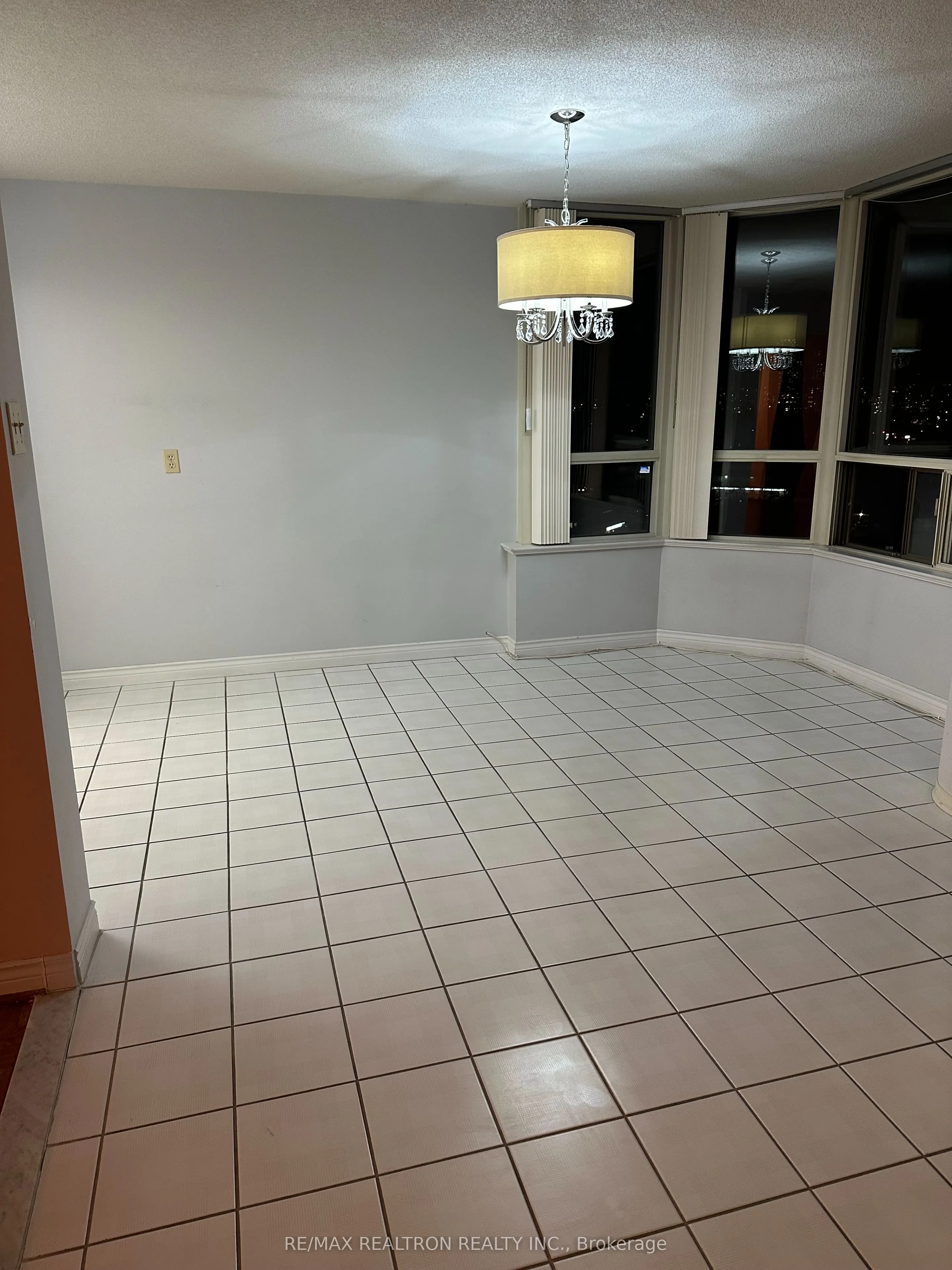 7 Townsgate Drive #1206