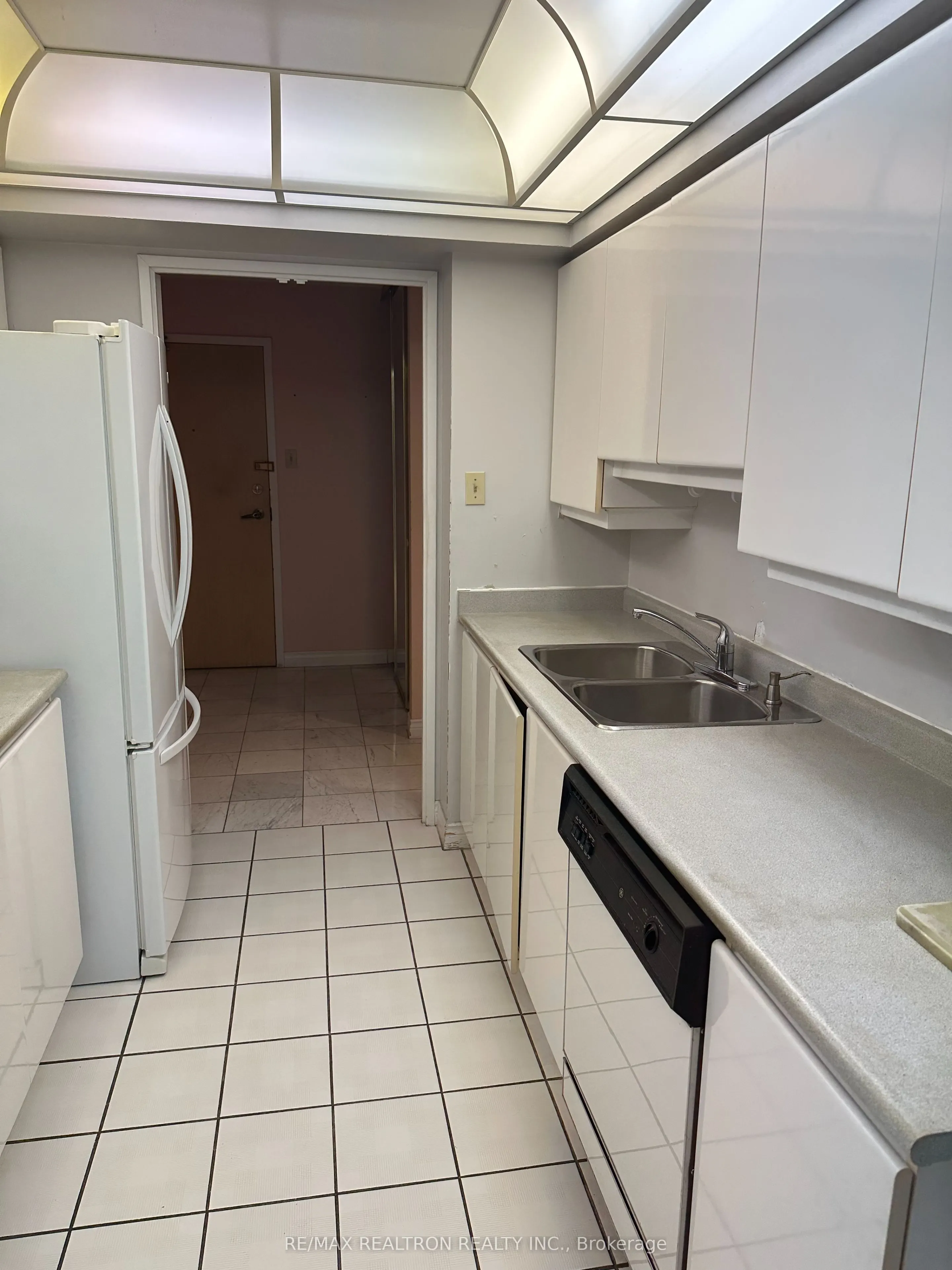 7 Townsgate Drive #1206