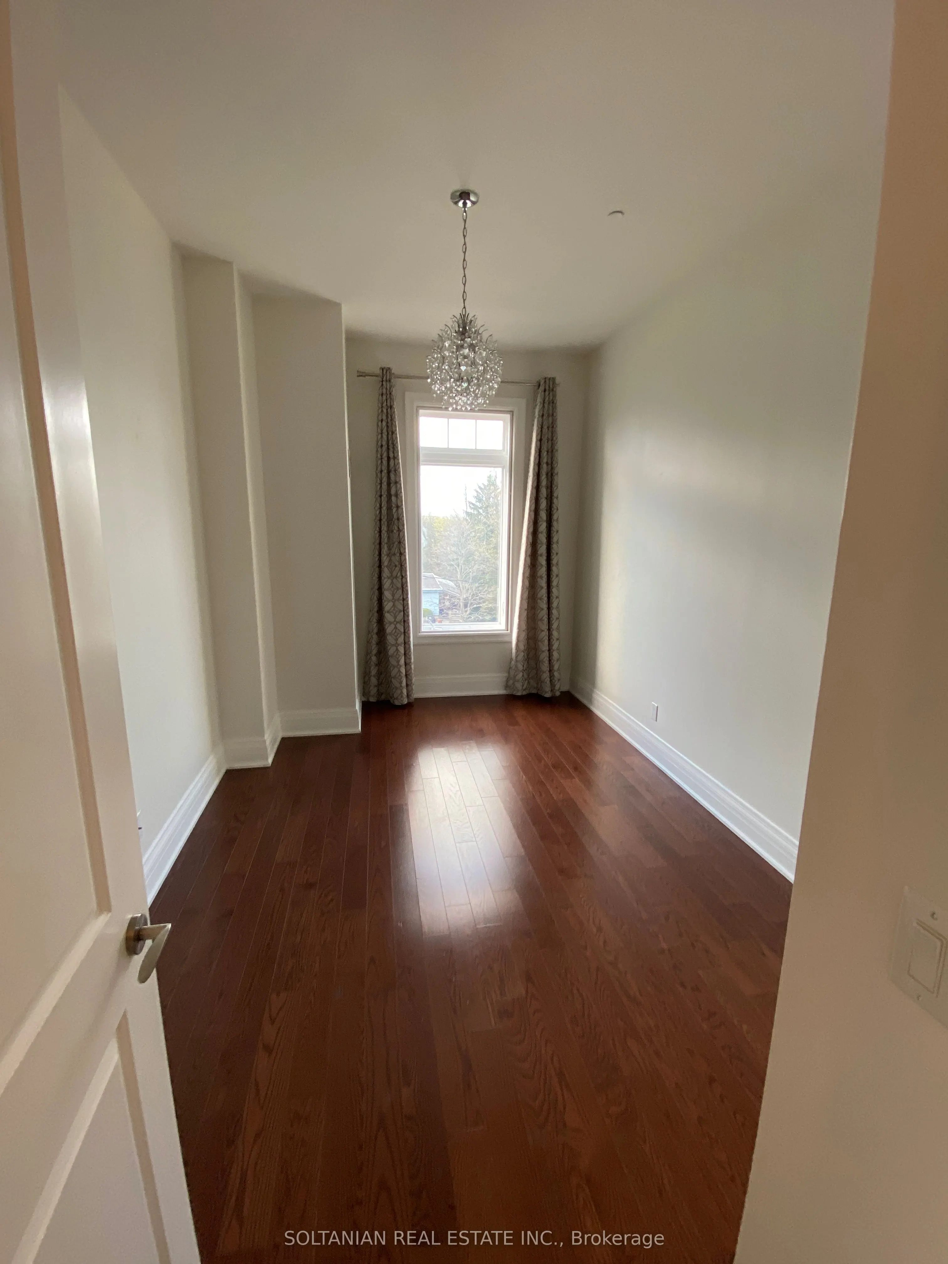 80 Burns Boulevard #425