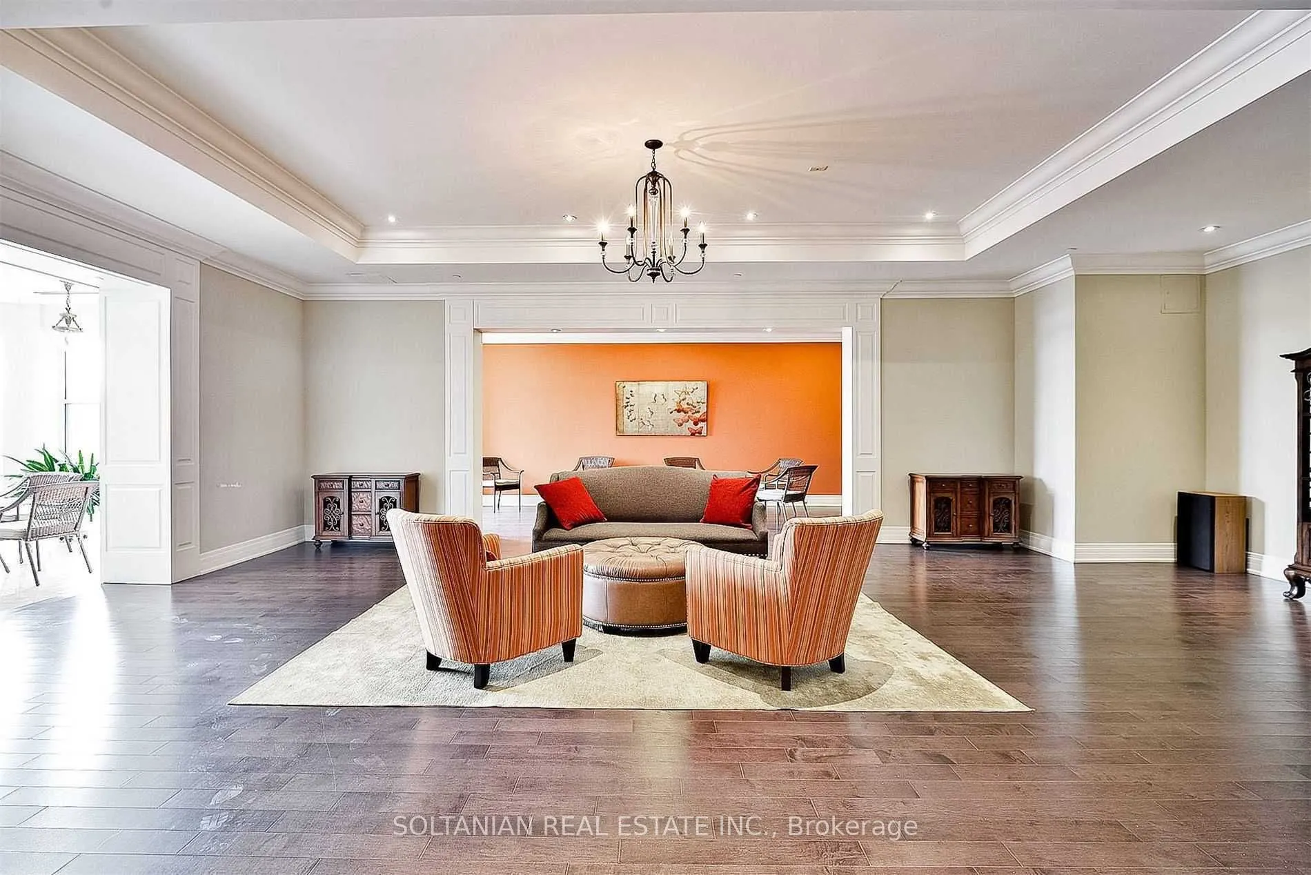 80 Burns Boulevard #425