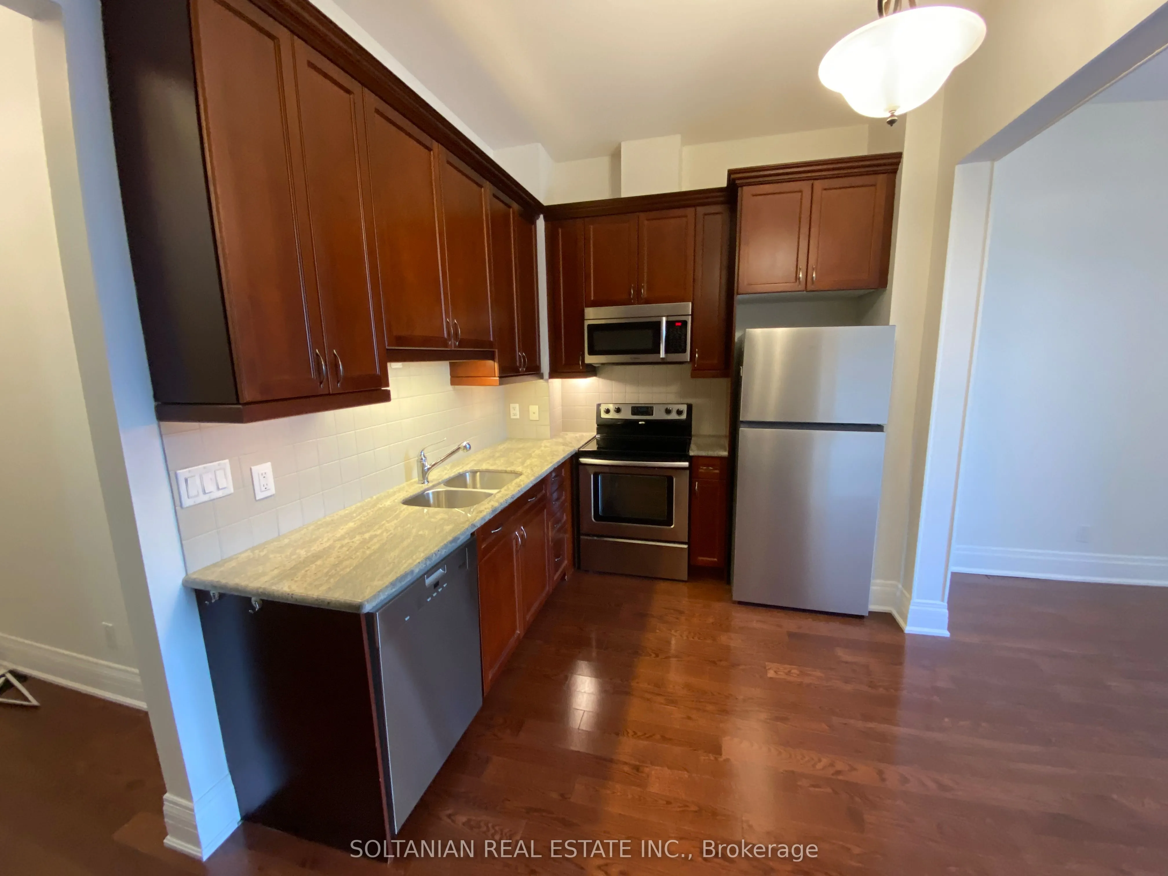 80 Burns Boulevard #425