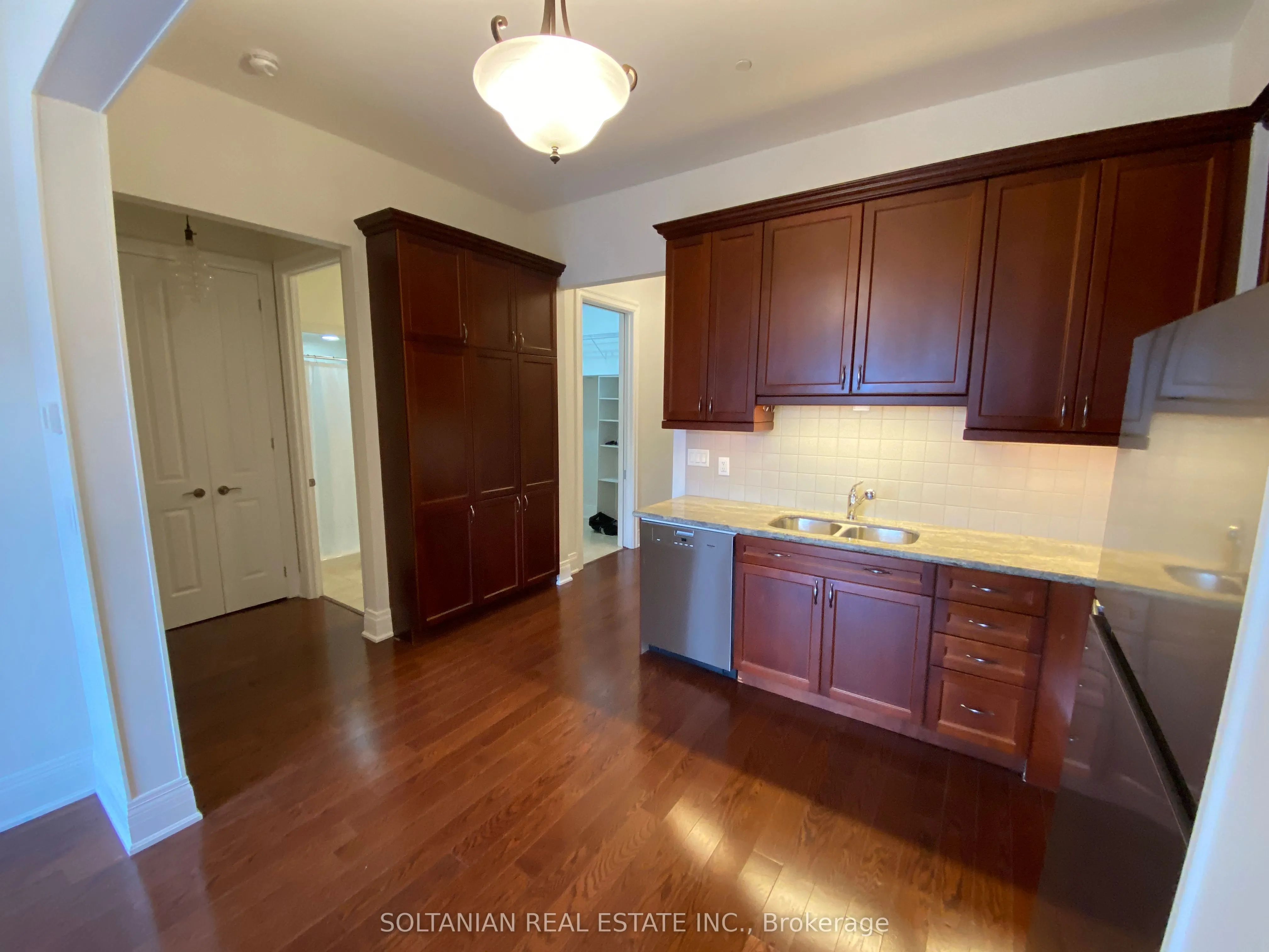 80 Burns Boulevard #425