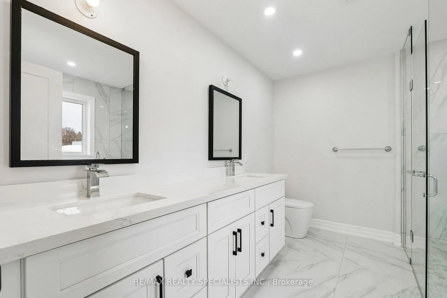 44 Albert Street W
