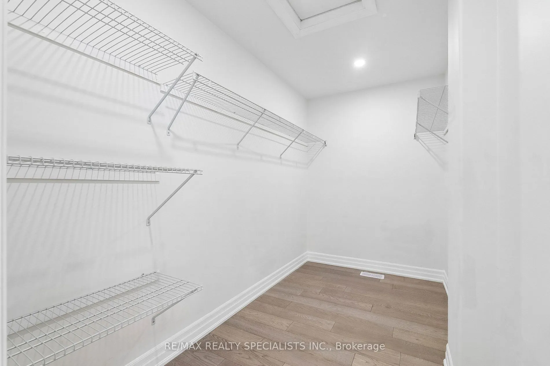44 Albert Street W
