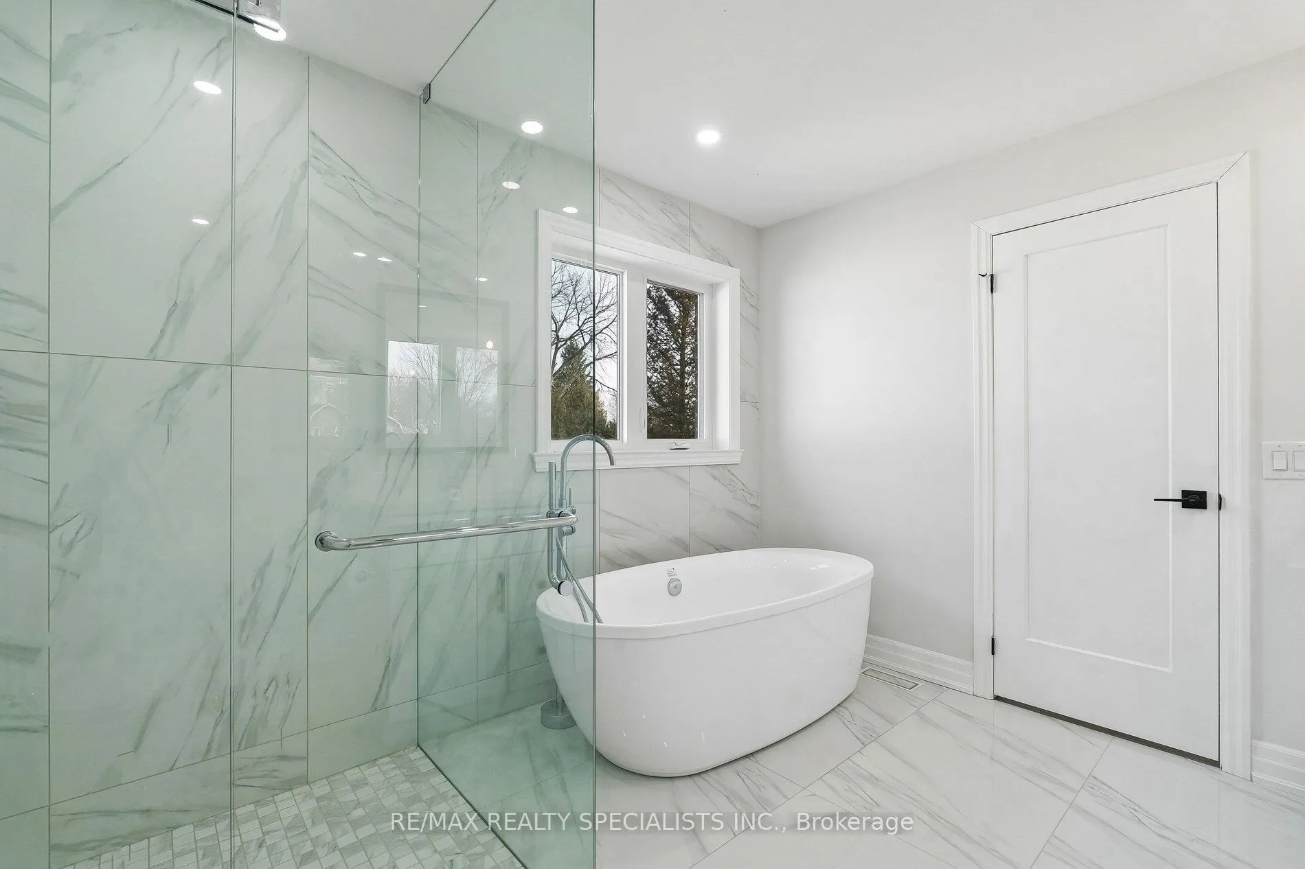 44 Albert Street W