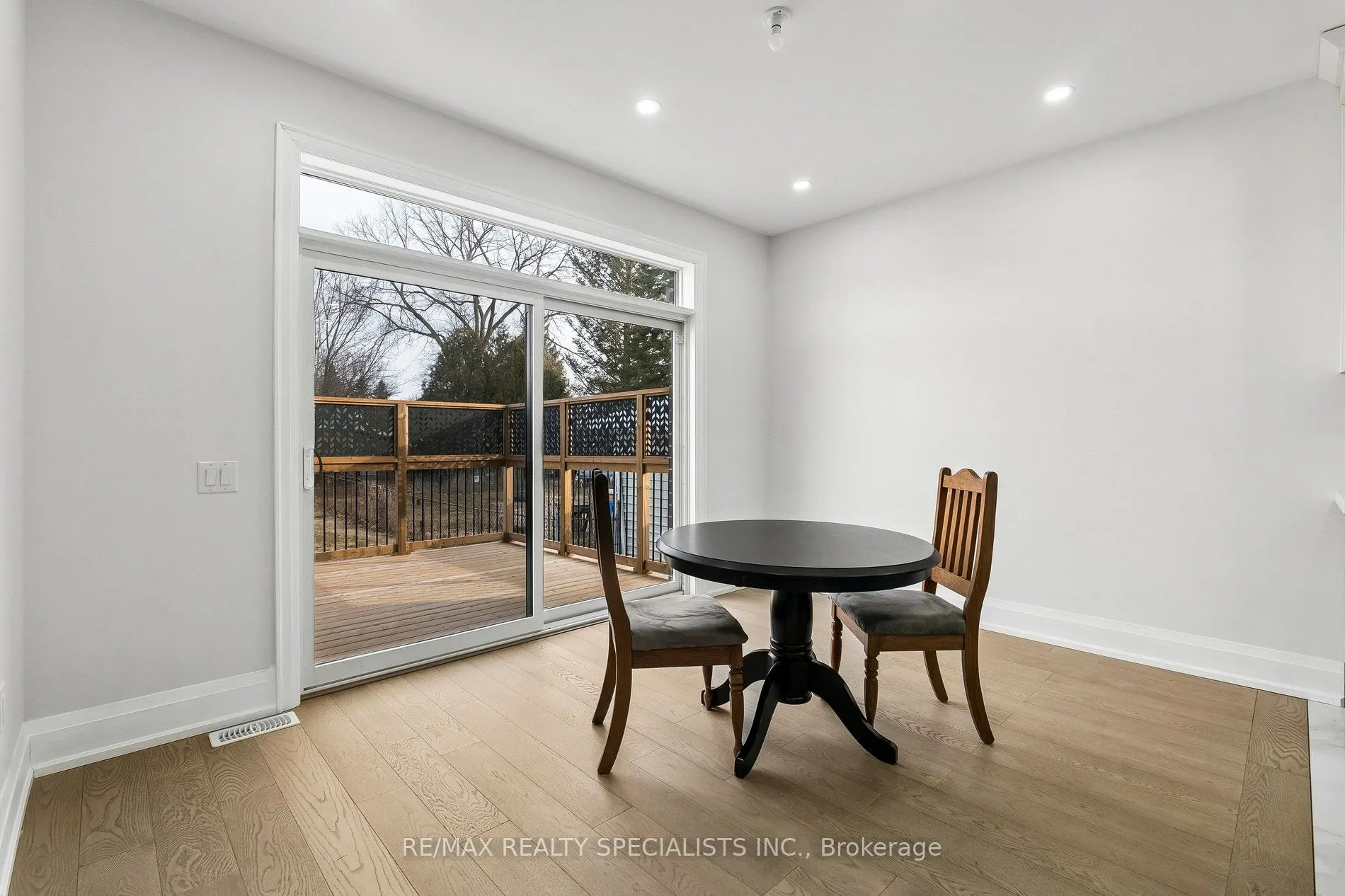 44 Albert Street W