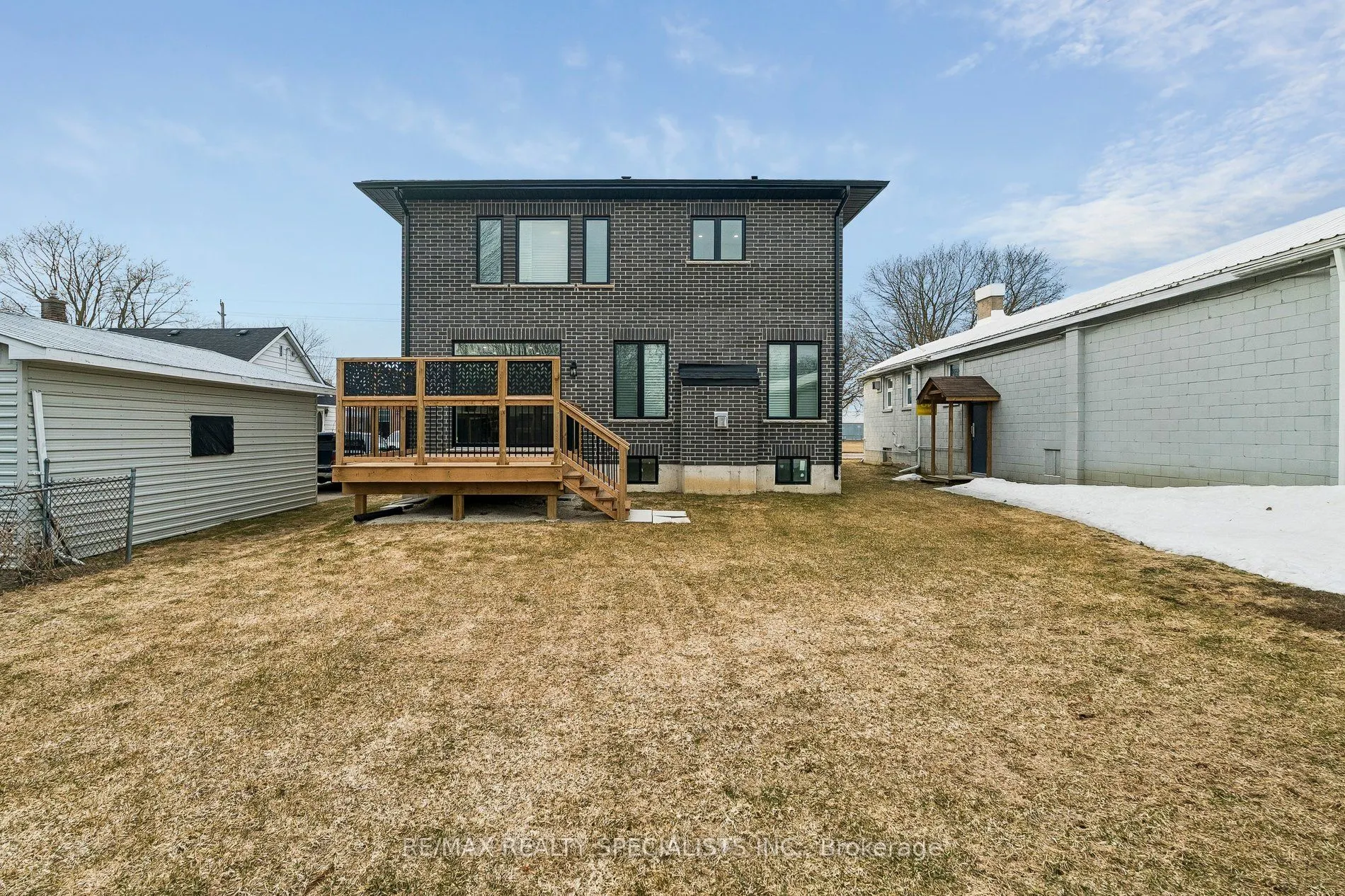 44 Albert Street W