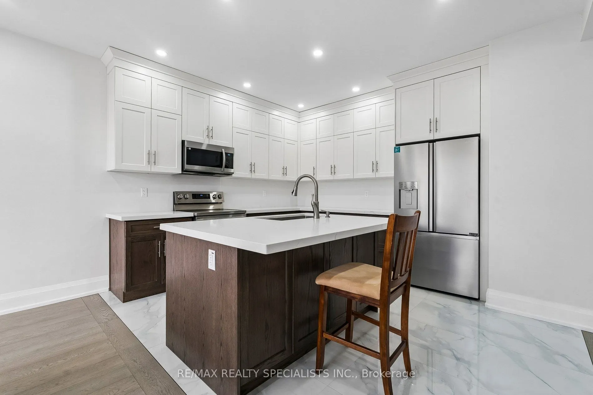 44 Albert Street W