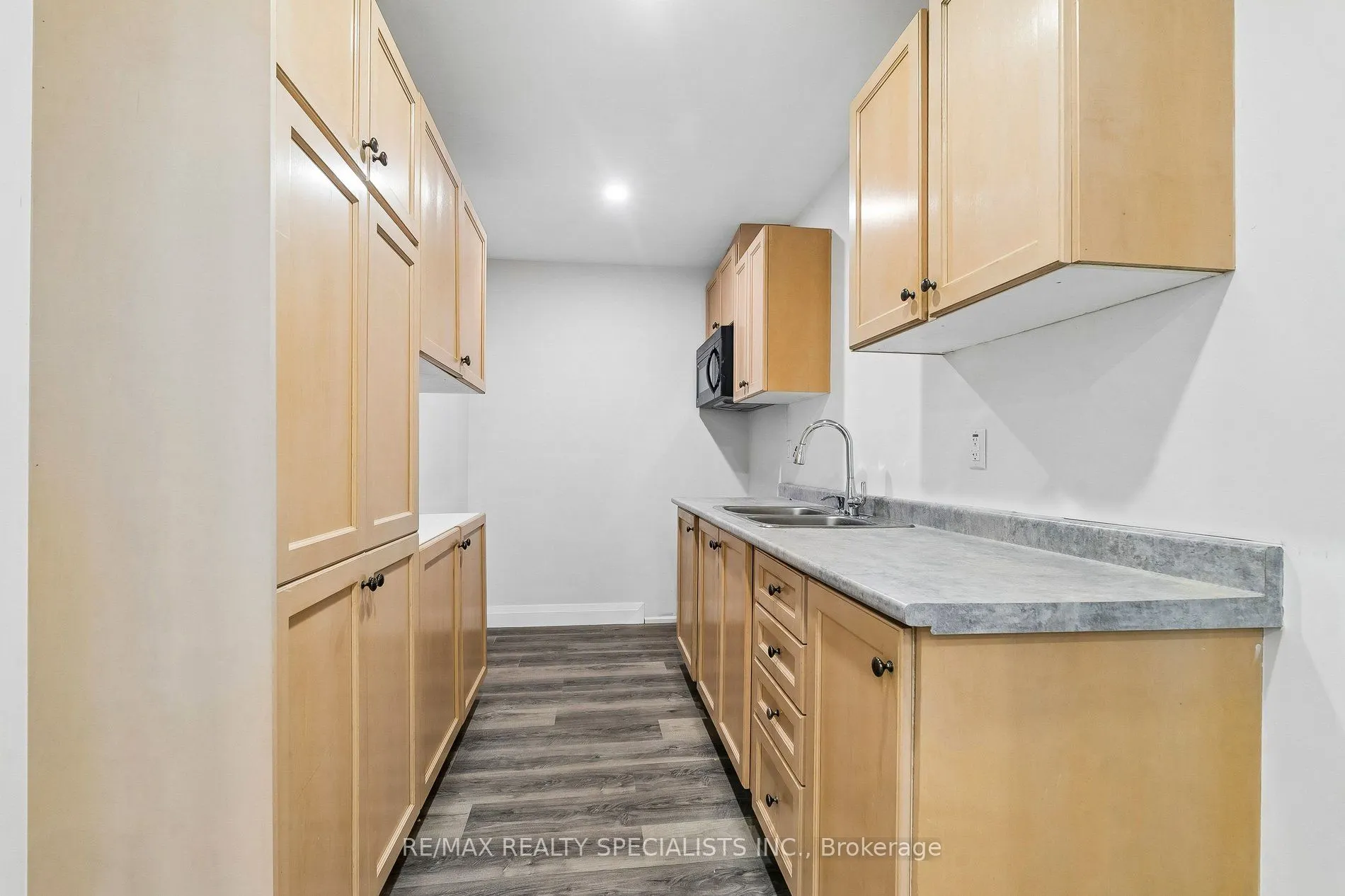 44 Albert Street W