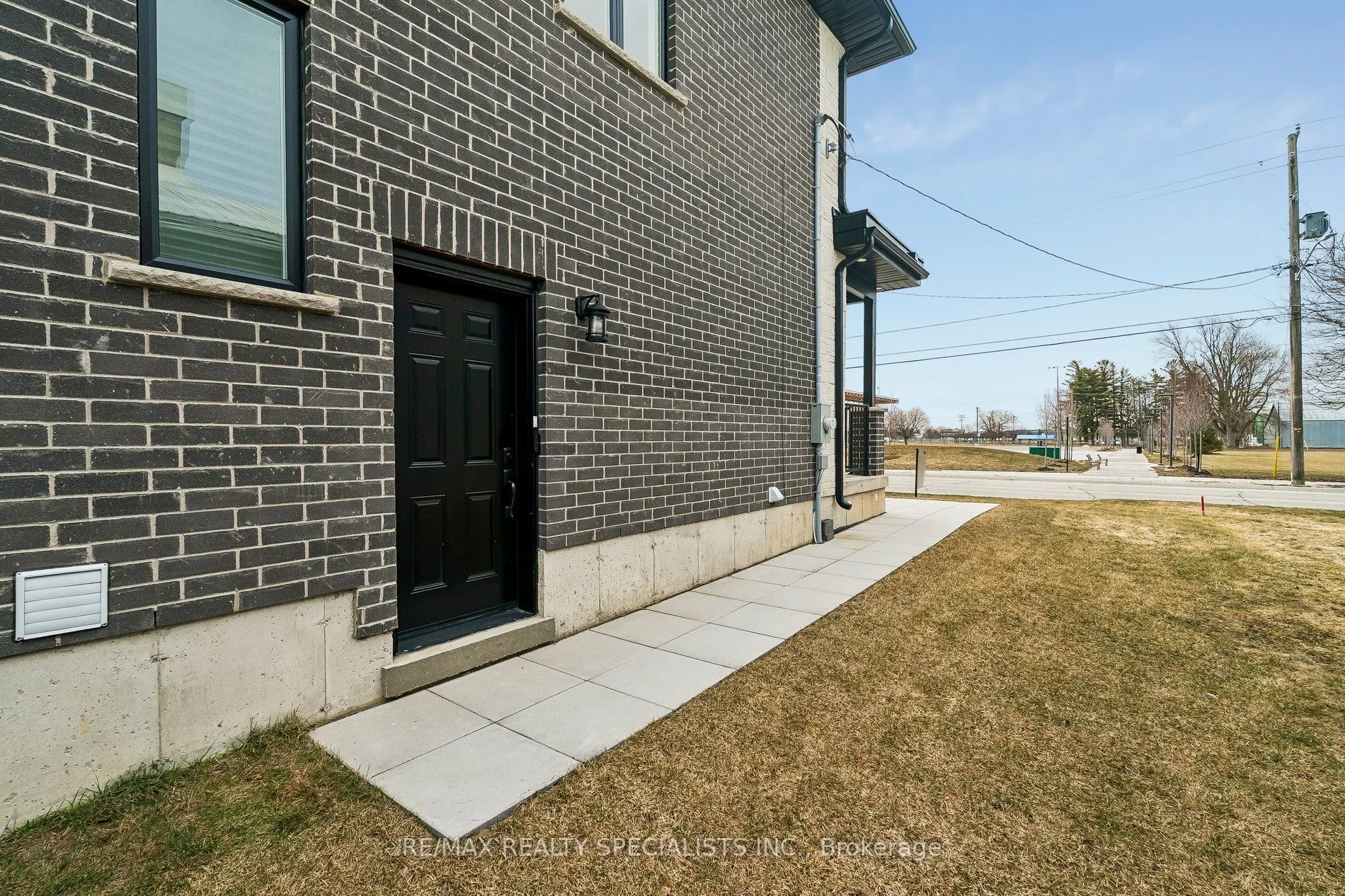 44 Albert Street W