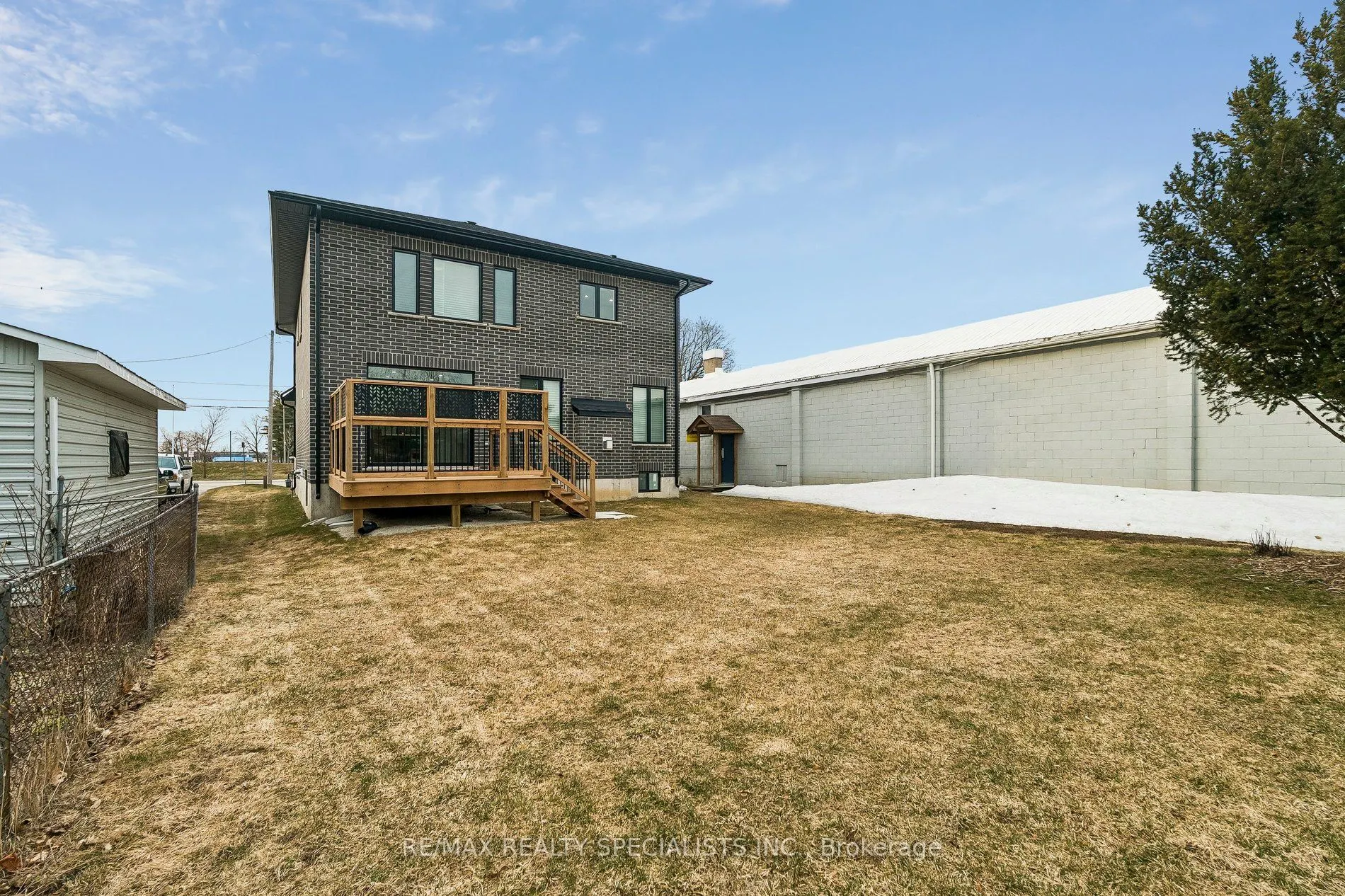 44 Albert Street W