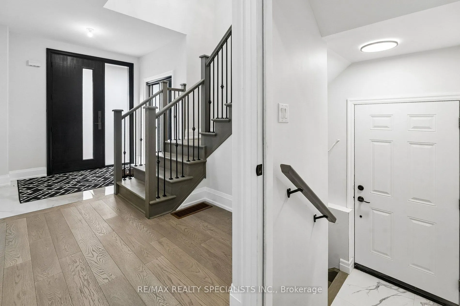 44 Albert Street W