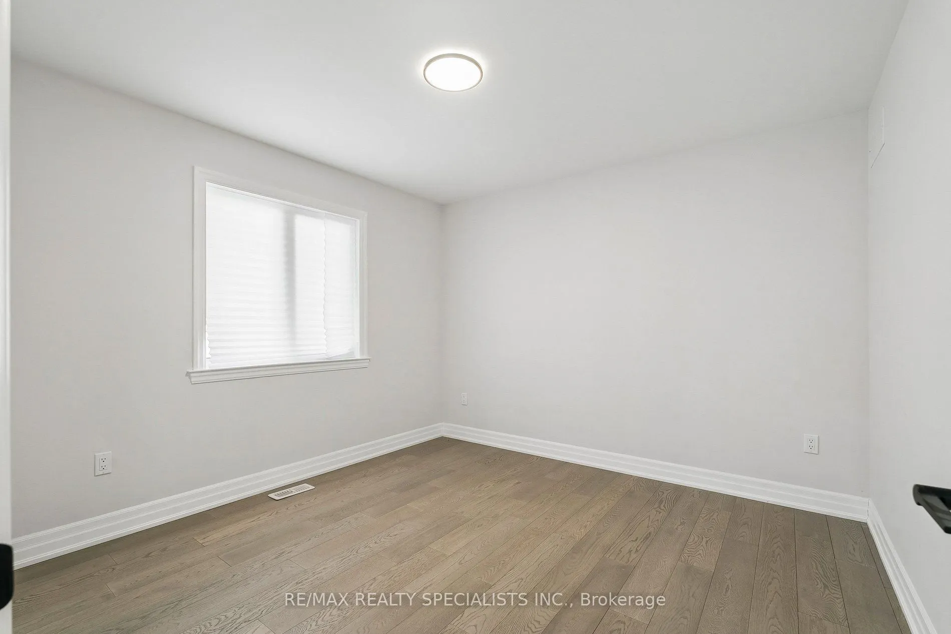 44 Albert Street W