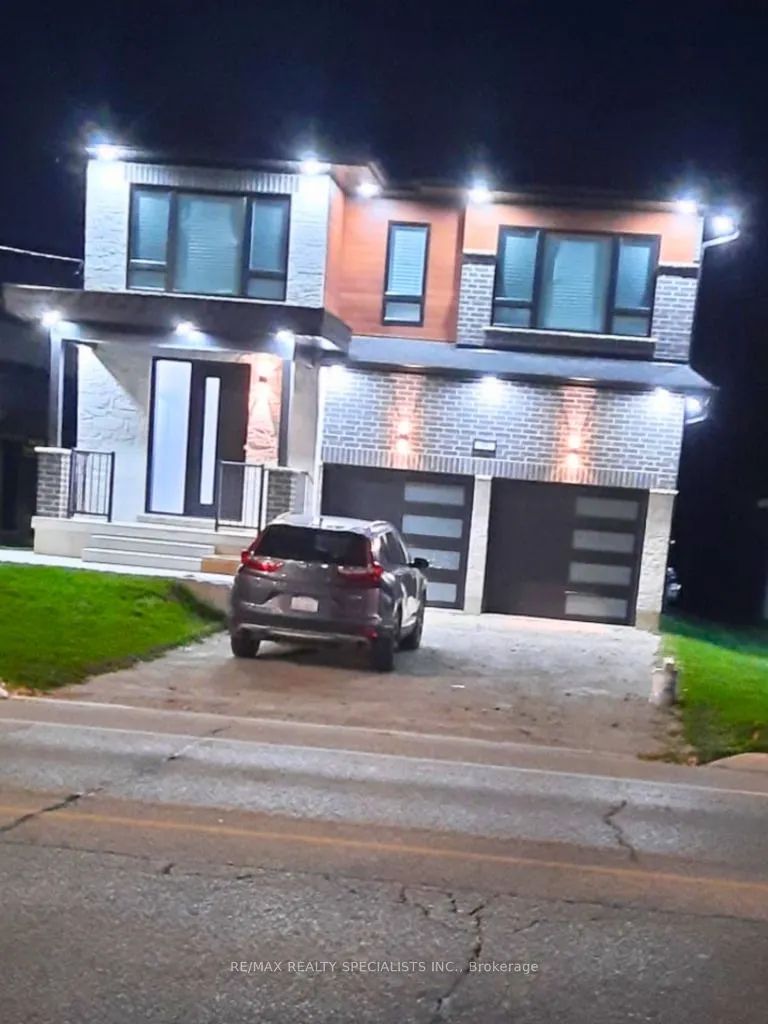 44 Albert Street W