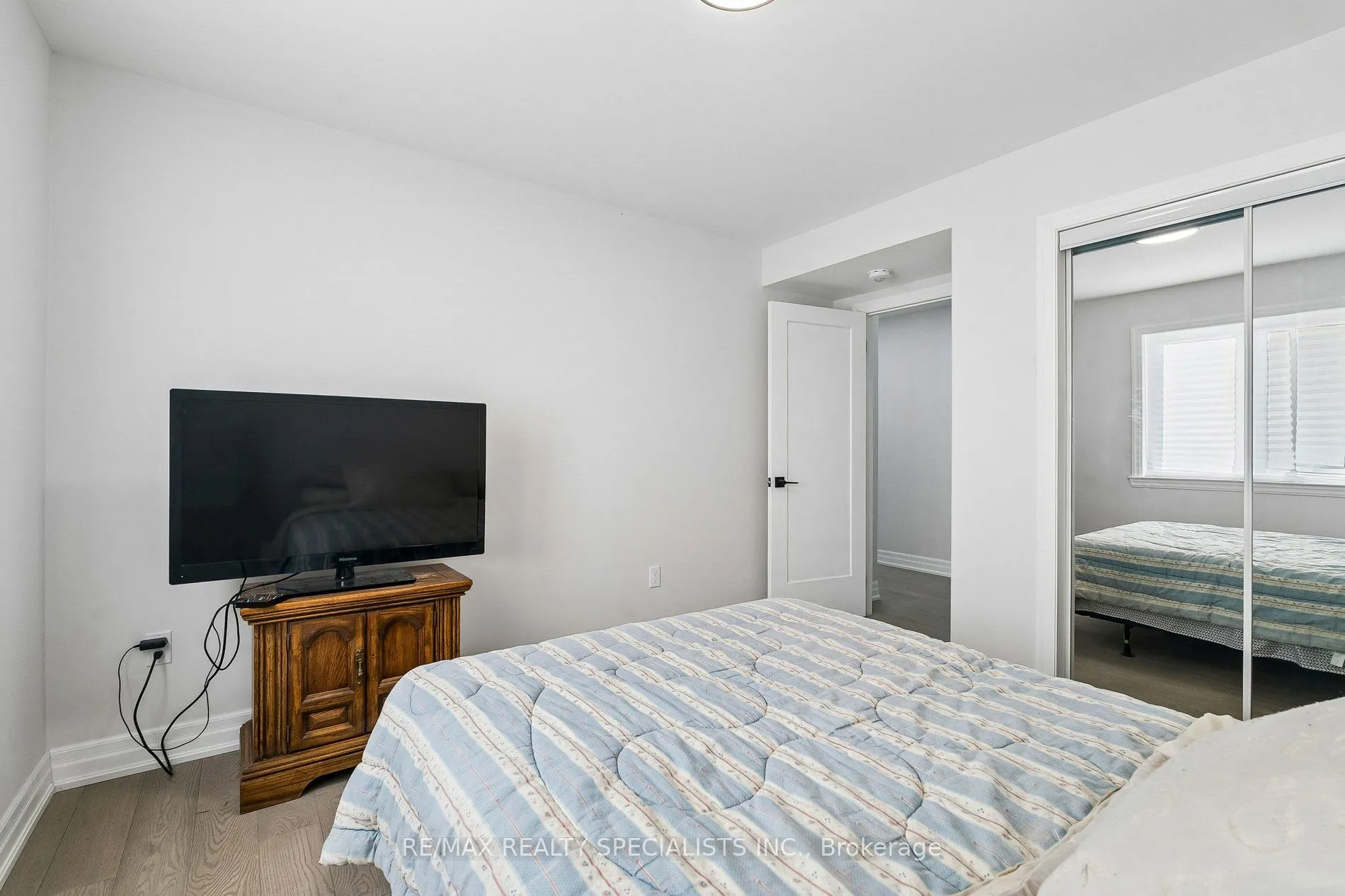 44 Albert Street W