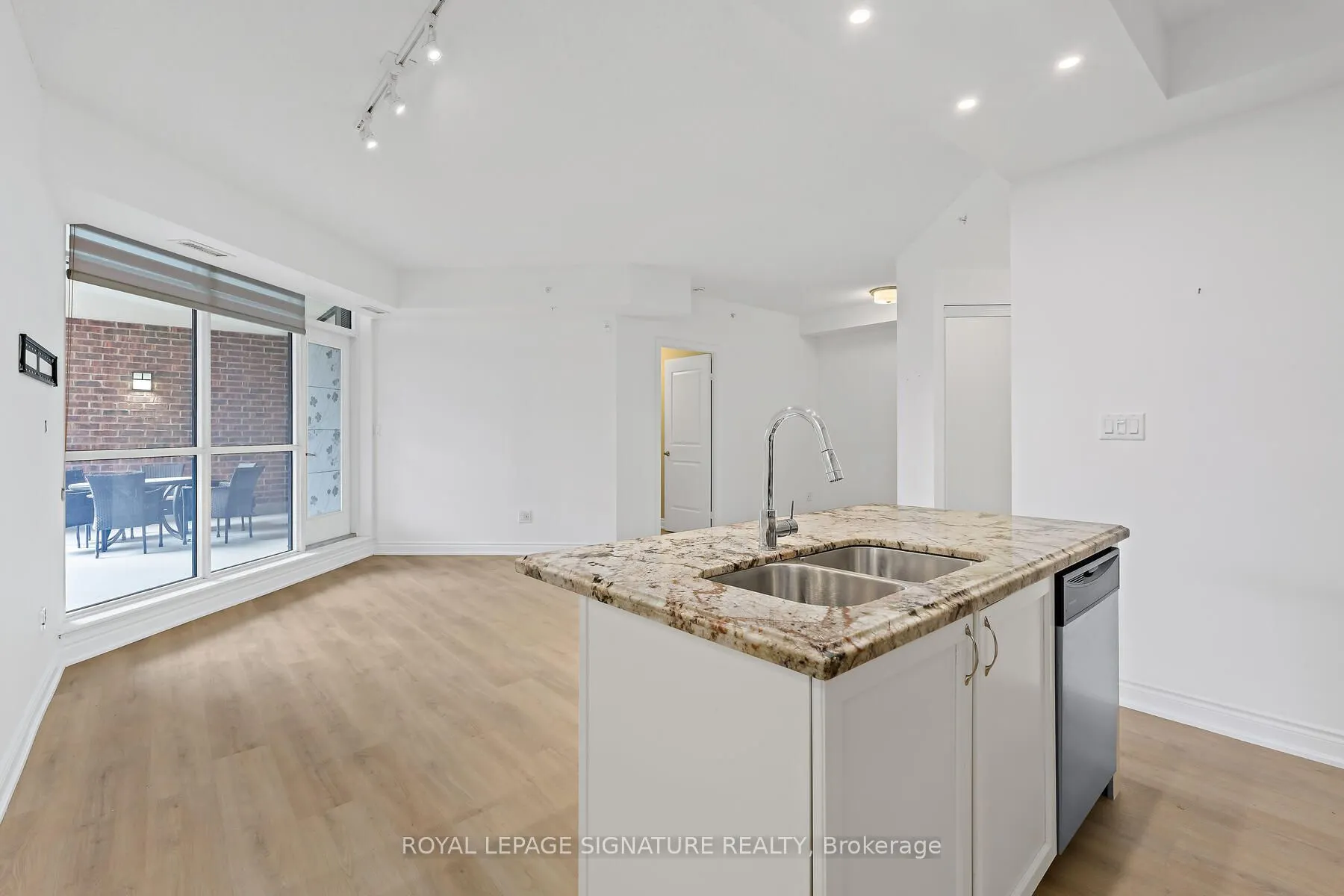 2396 Major Mackenzie Drive W #220