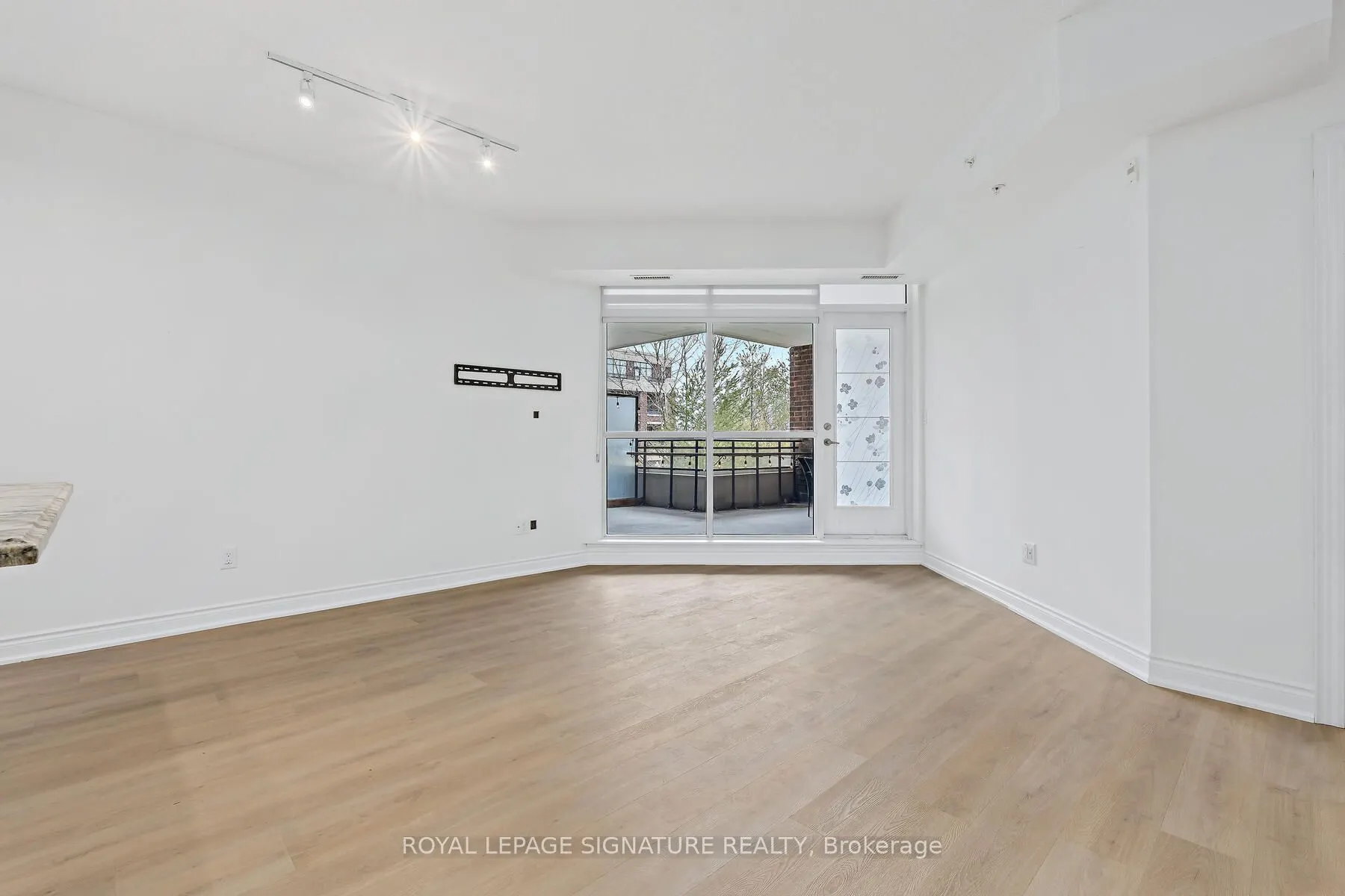 2396 Major Mackenzie Drive W #220
