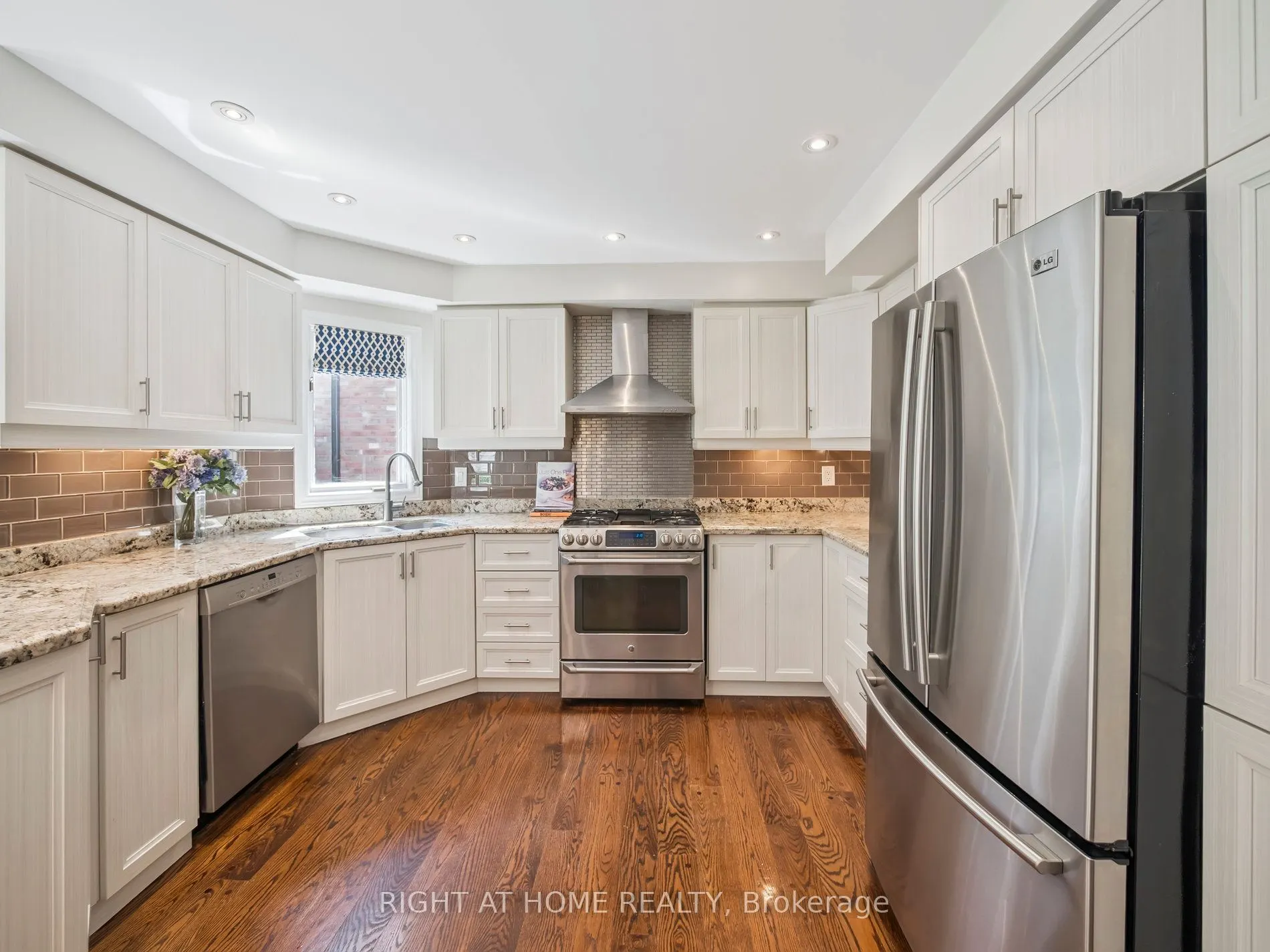 100 Carlyle Crescent