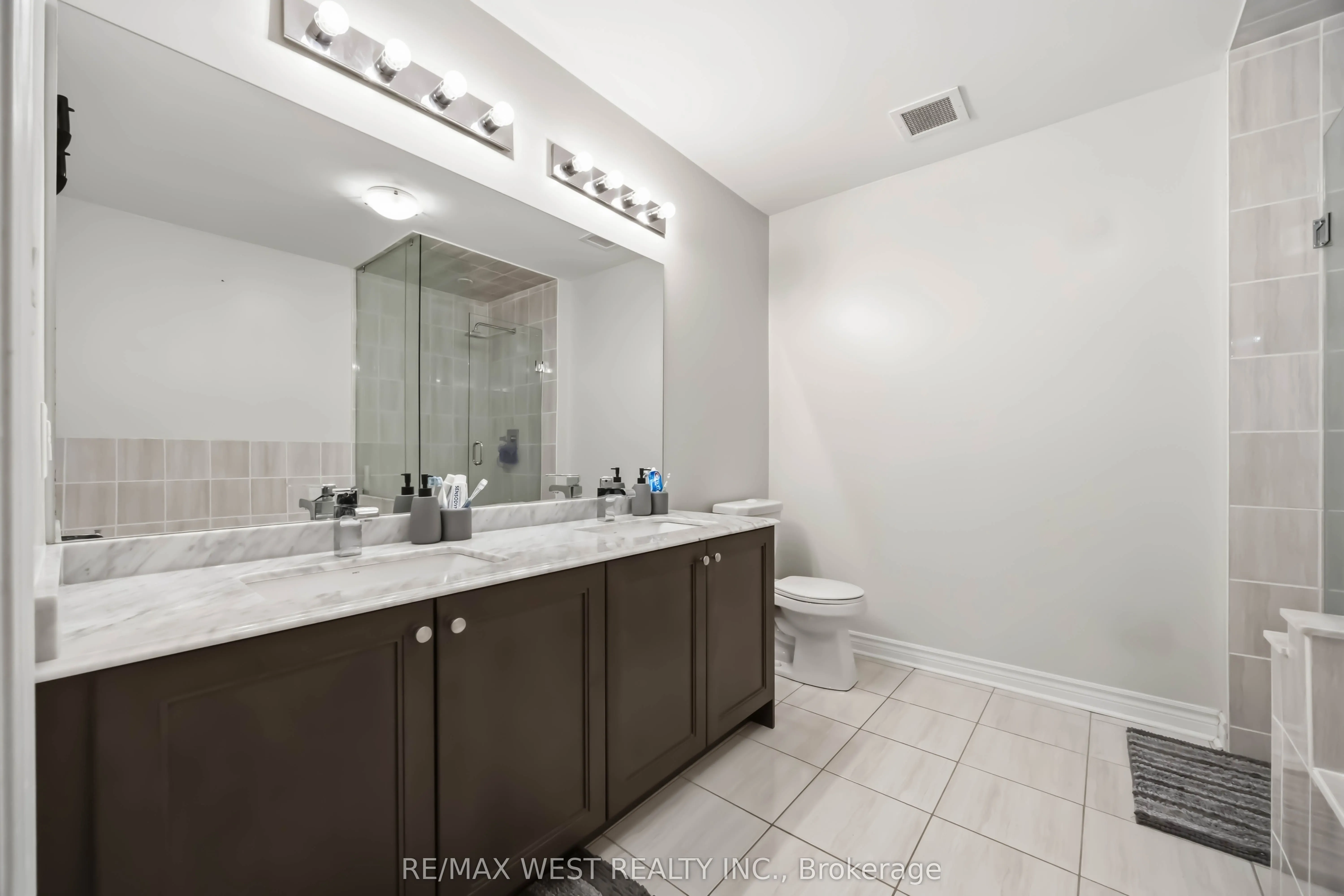 3905 Major MacKenzie Drive #32