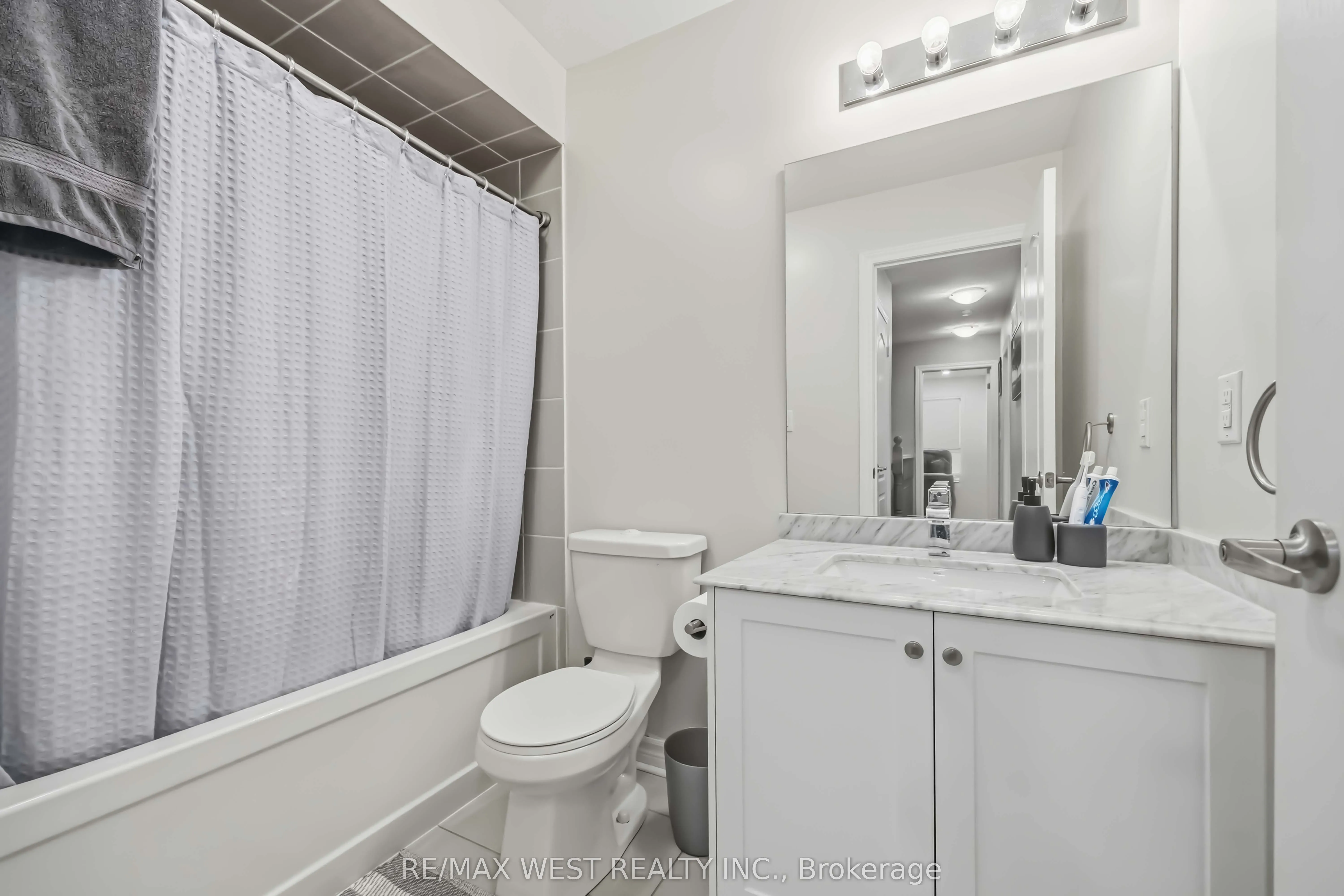 3905 Major MacKenzie Drive #32