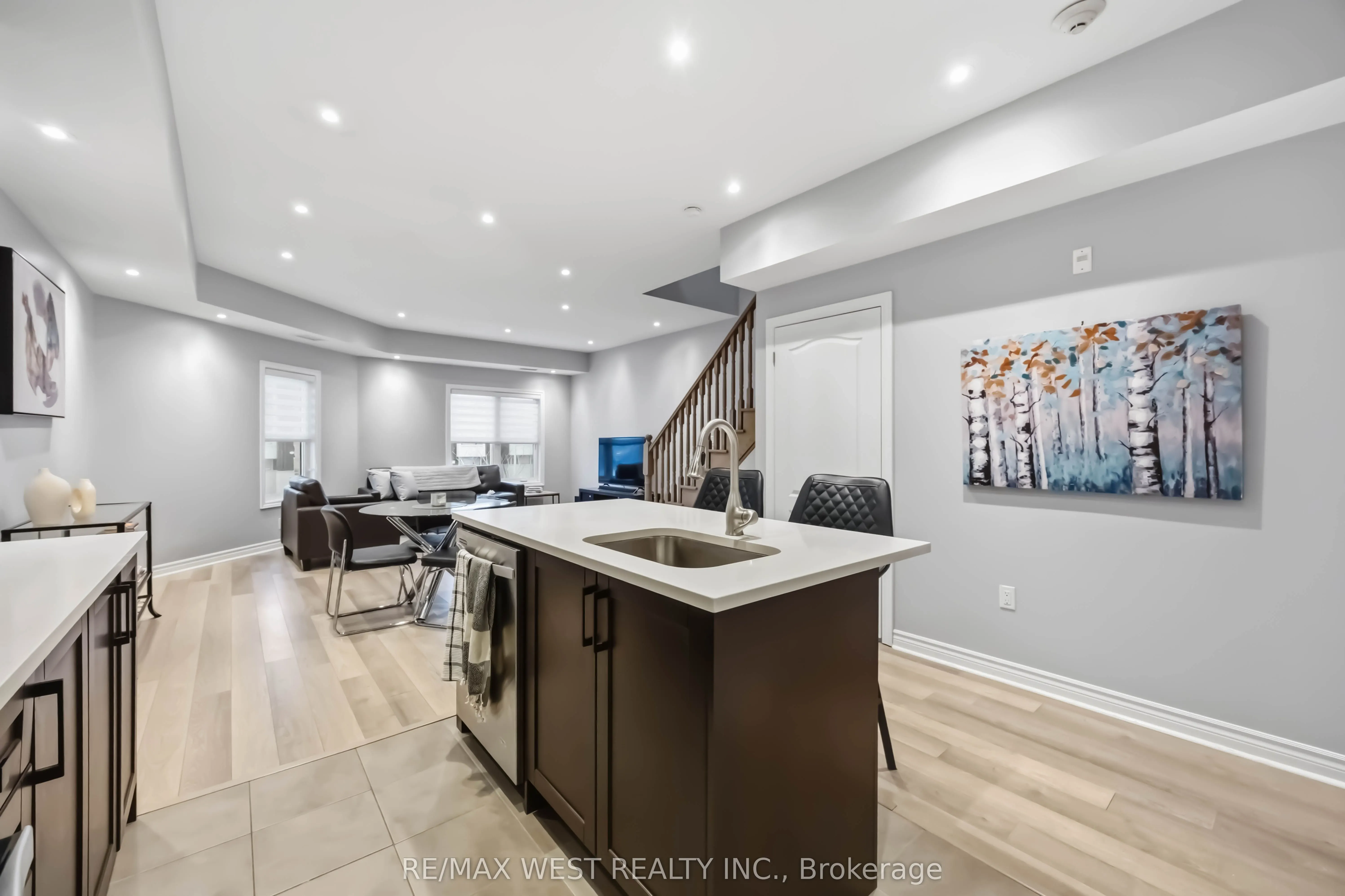 3905 Major MacKenzie Drive #32