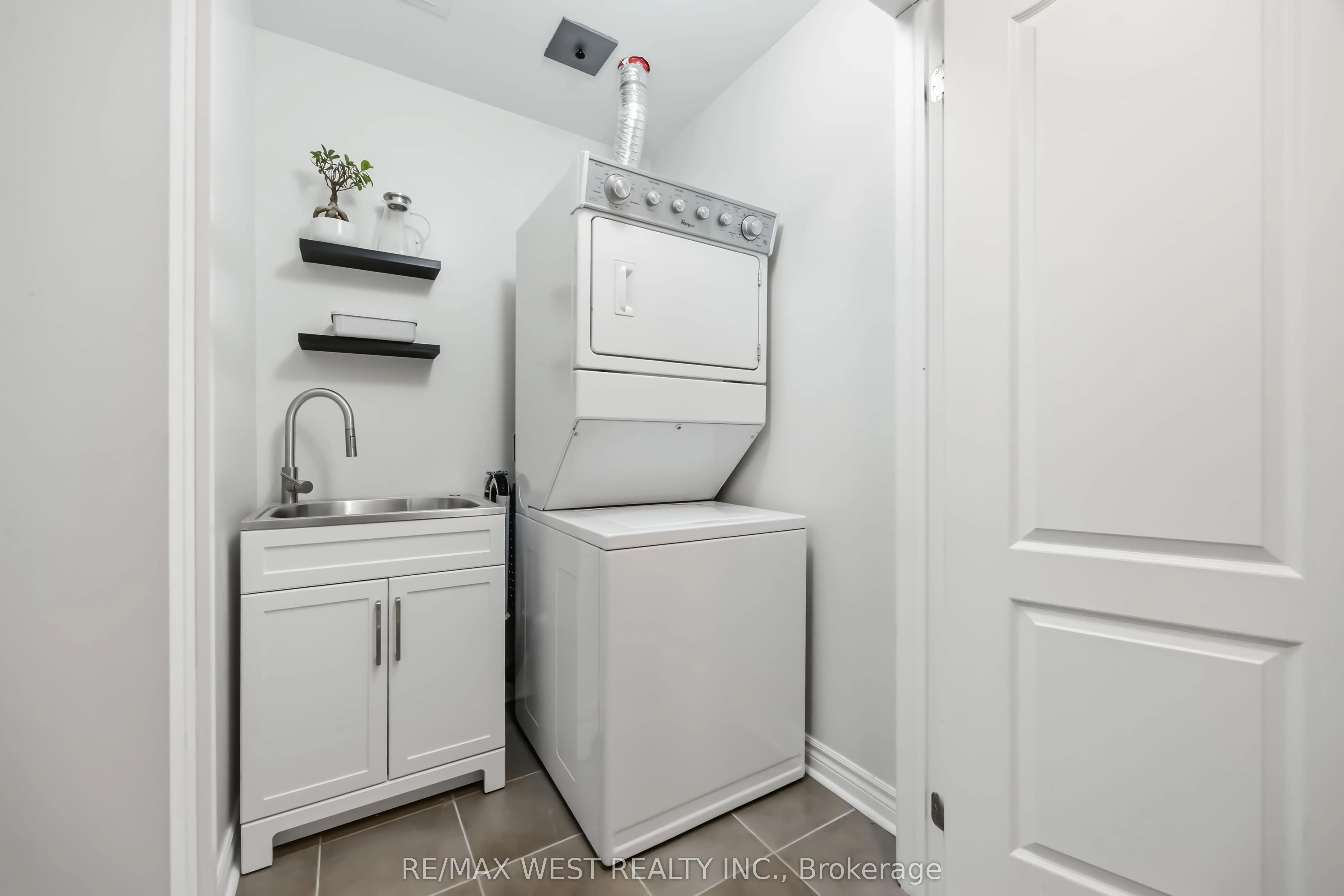 3905 Major MacKenzie Drive #32