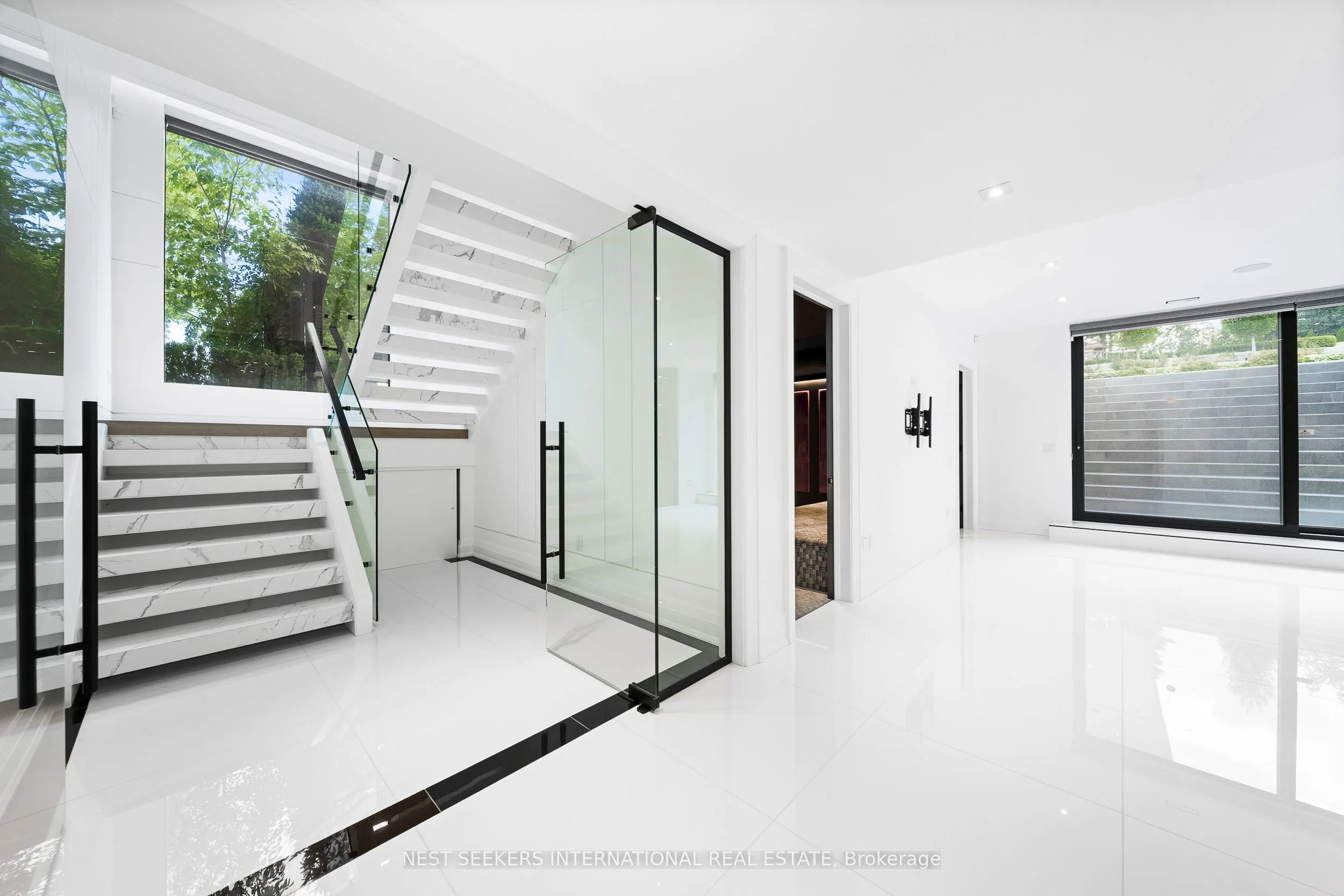 36 Waymar Heights Boulevard