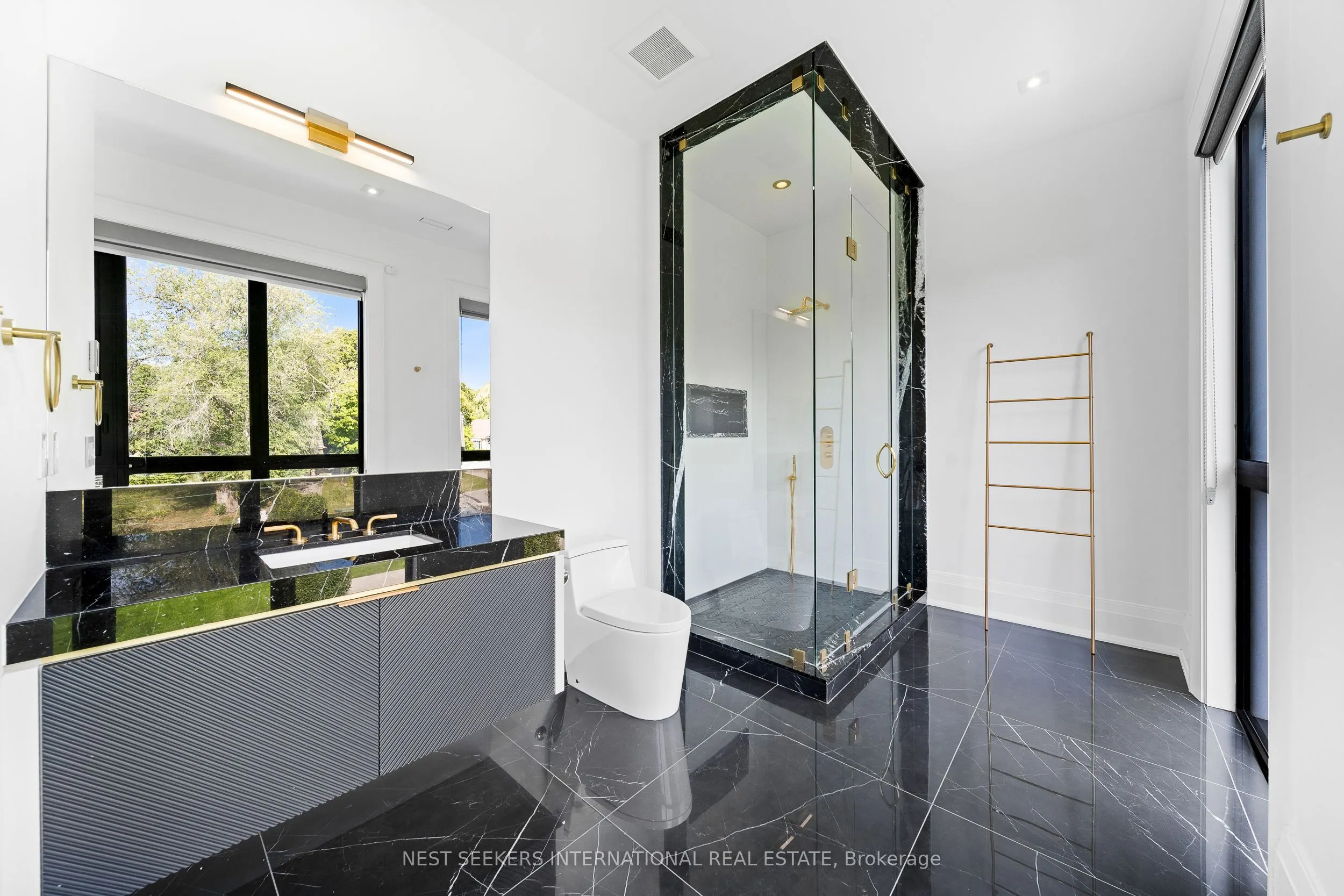 36 Waymar Heights Boulevard