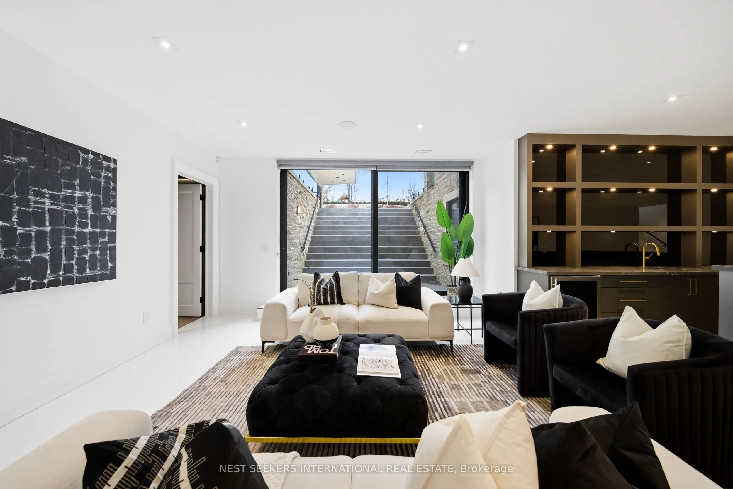 36 Waymar Heights Boulevard