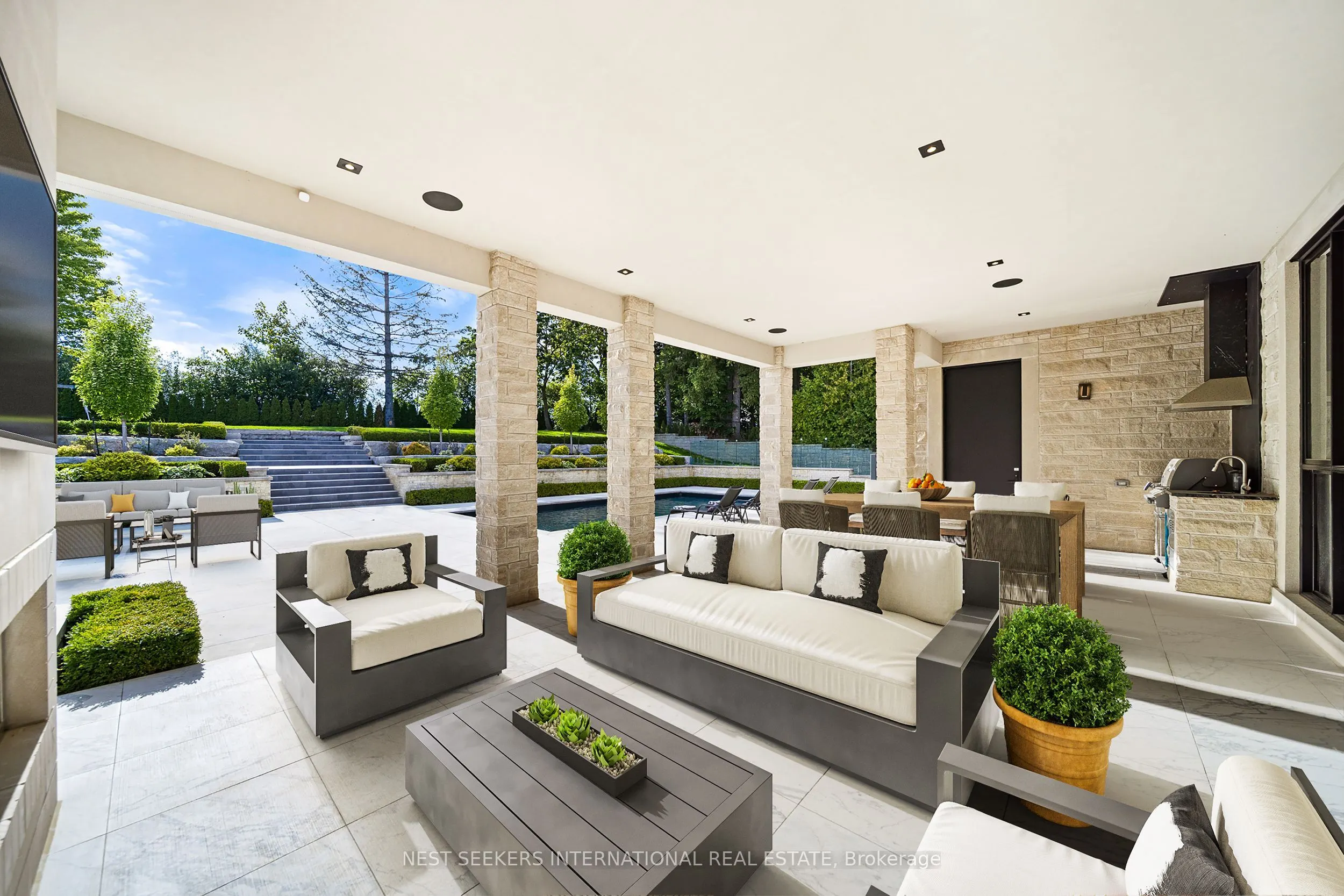 36 Waymar Heights Boulevard