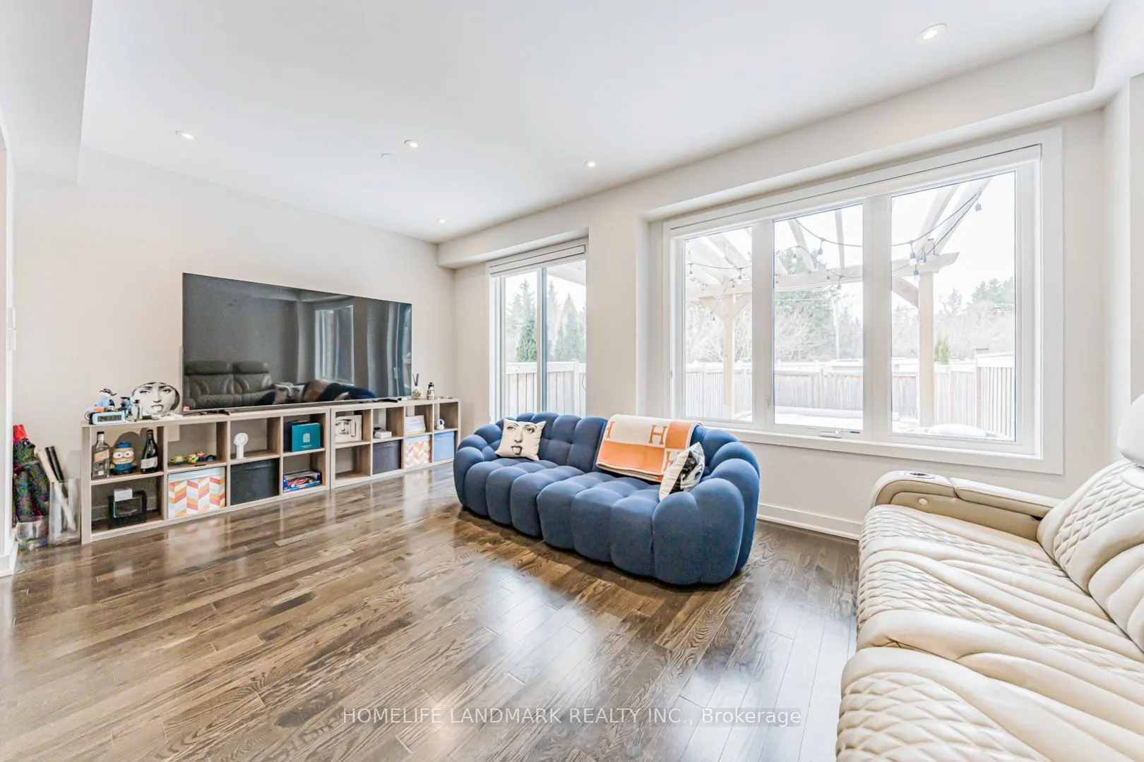 62 Helliwell Crescent