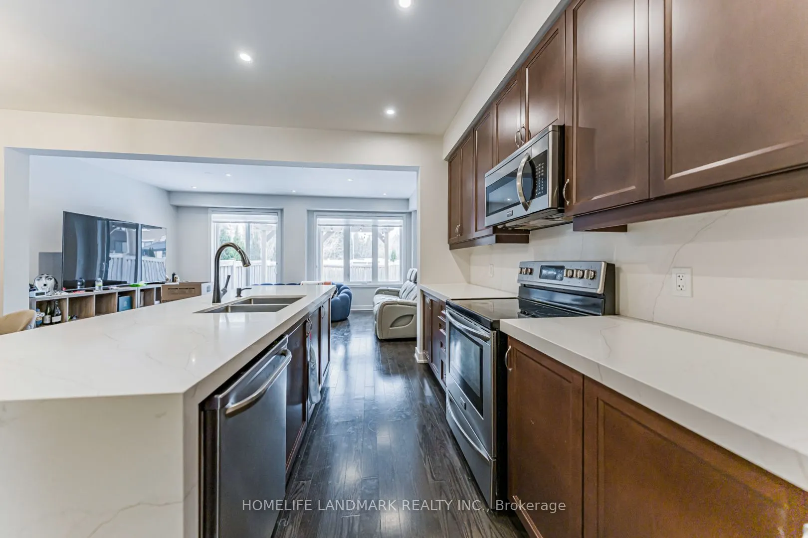 62 Helliwell Crescent