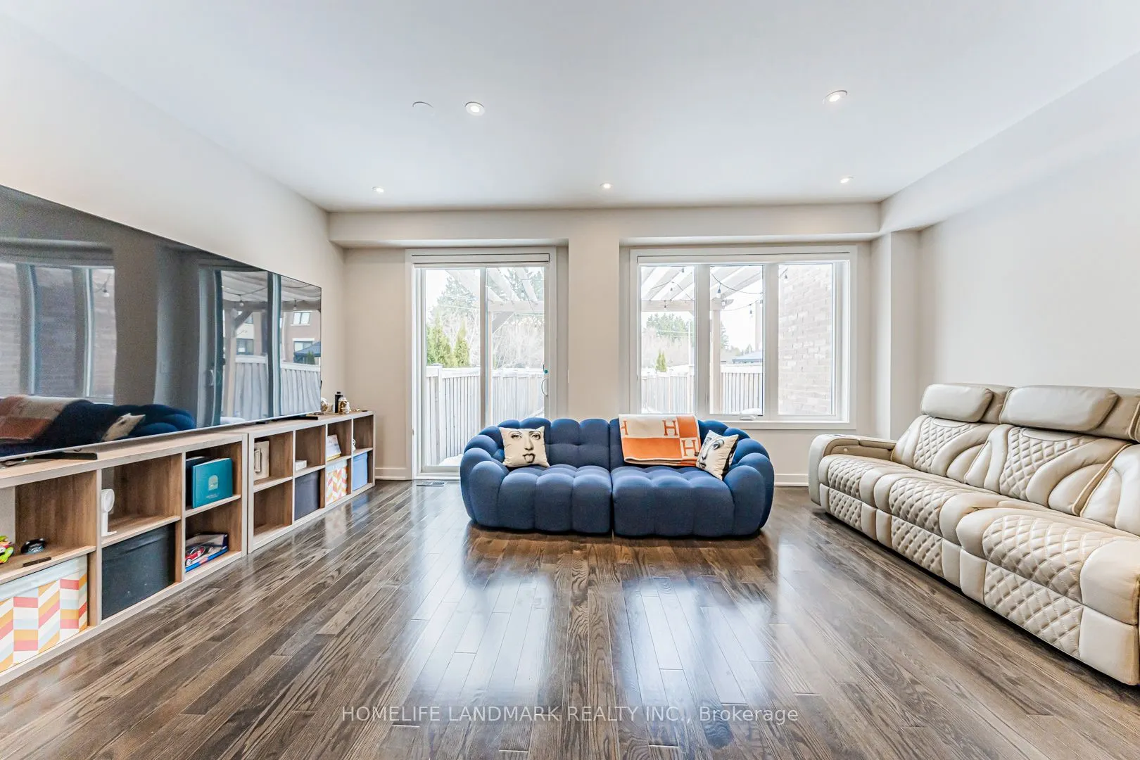 62 Helliwell Crescent