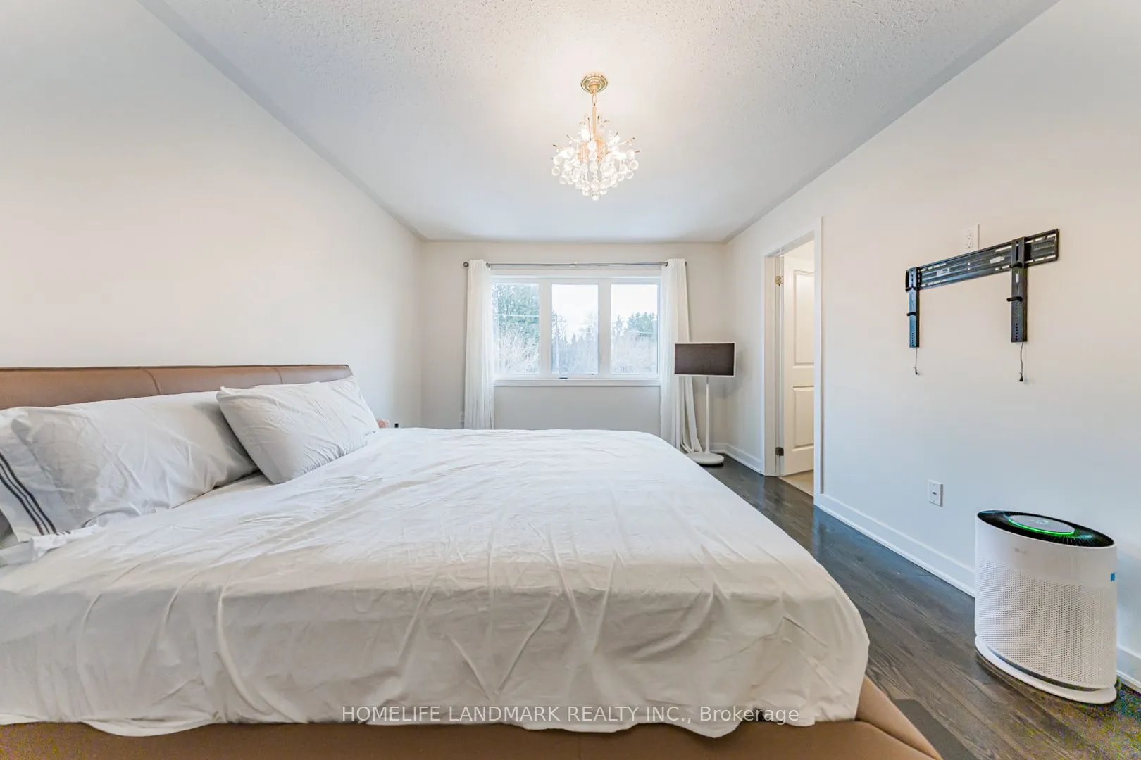 62 Helliwell Crescent