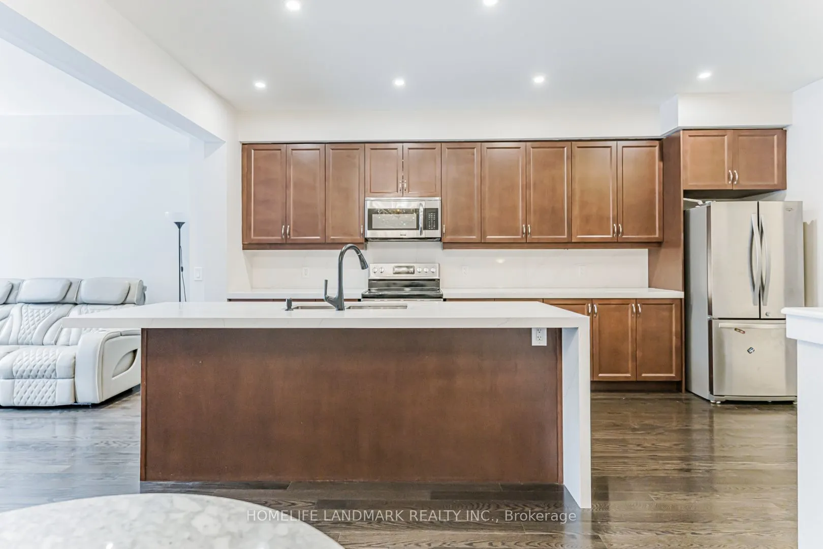 62 Helliwell Crescent