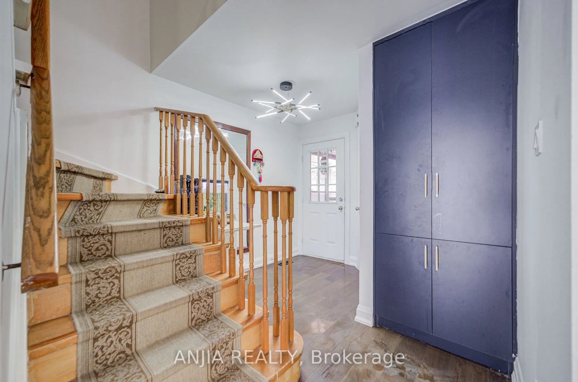 17 Kenborough Court