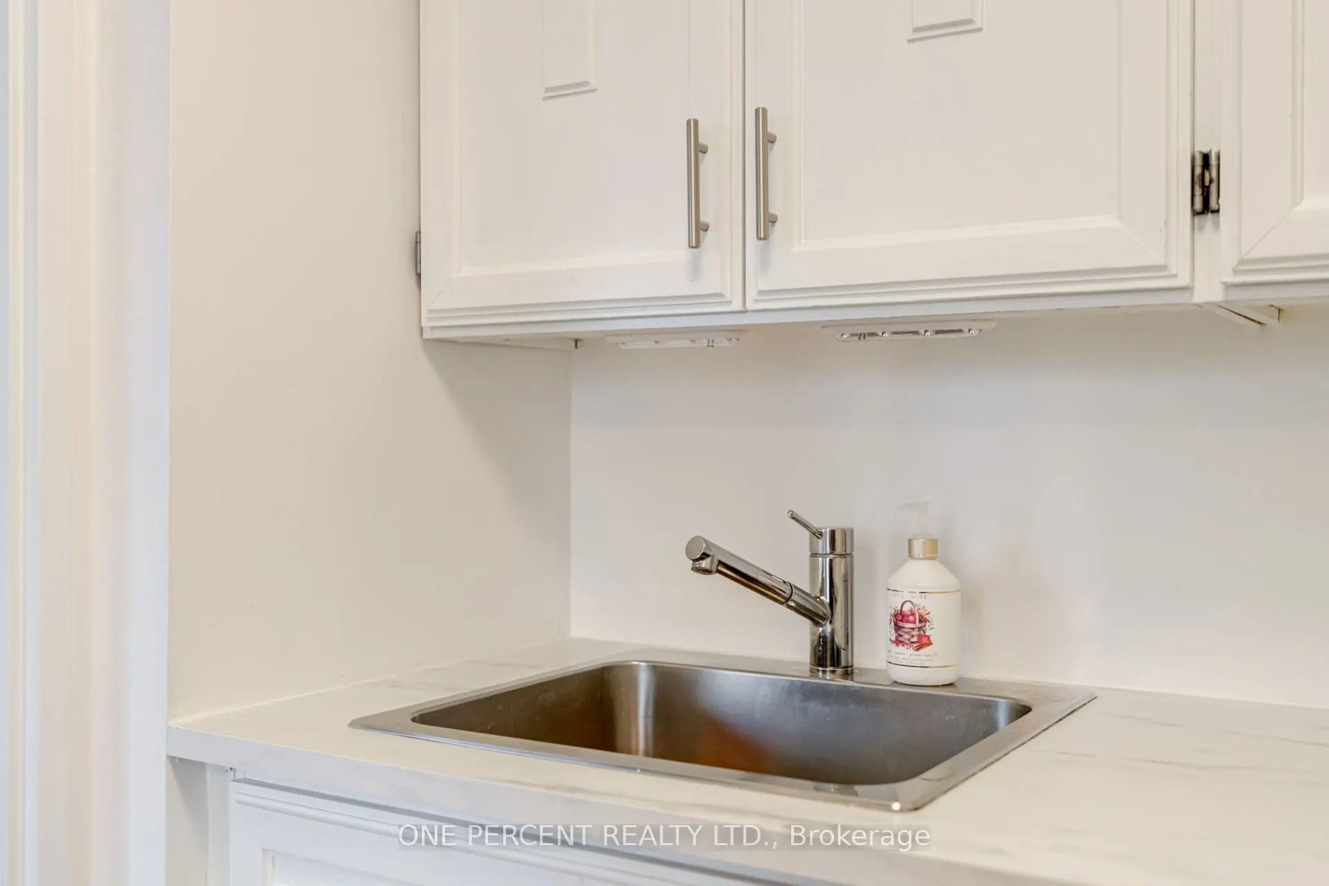 15390 Yonge Street #406